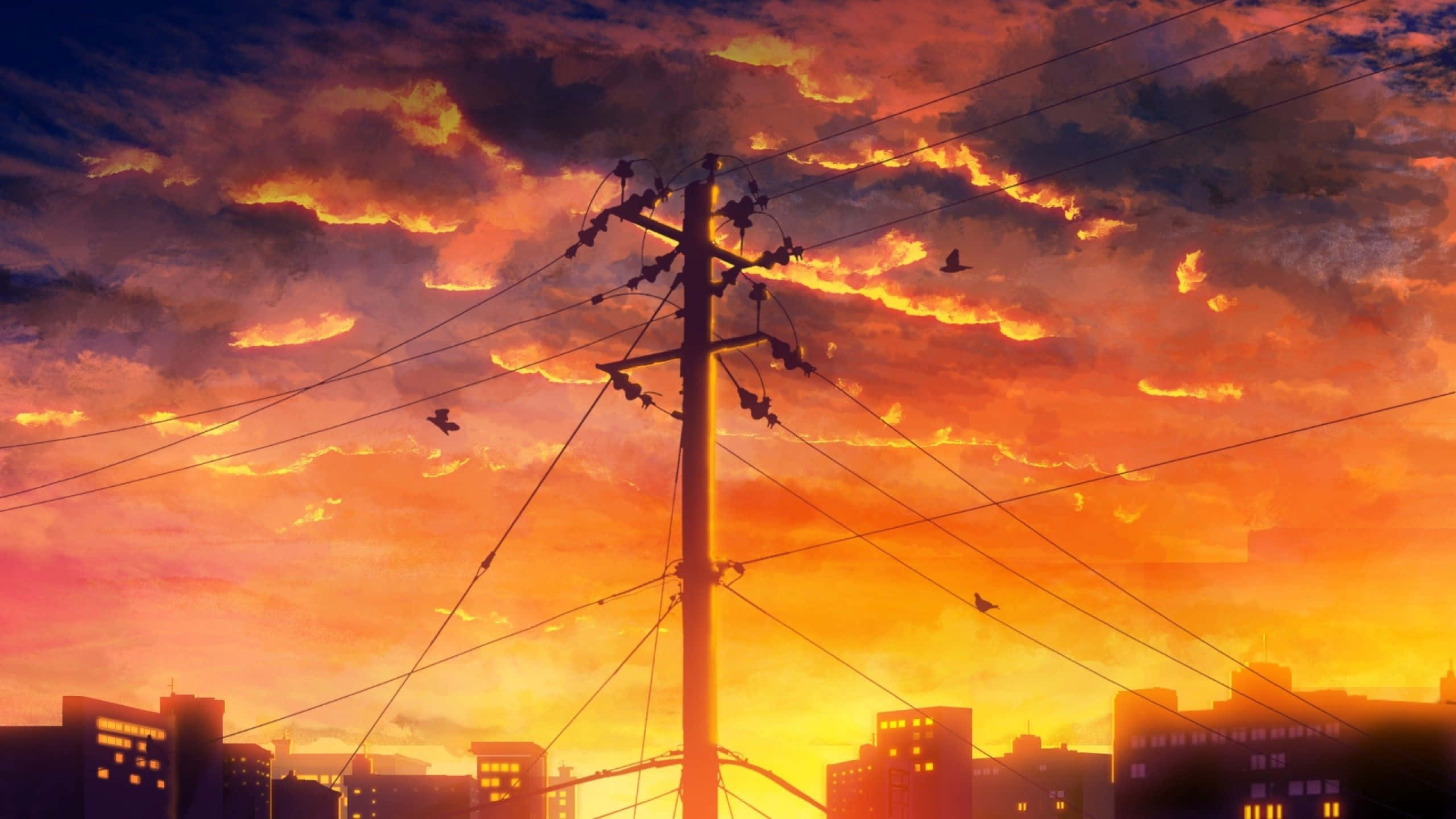 Anime Sunset 桌布 壁紙 — 充滿活力的日落將天空染成火熱的橙色和紫色，鳥兒飛過城市天際線上一個剪影的電線杆。