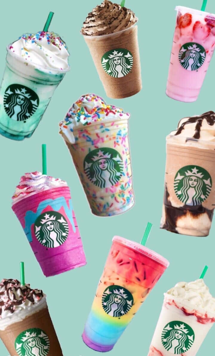 Aesthetic Starbucks 桌布 壁紙 — 充滿活力的星巴克飲品，帶有彩虹漩渦、糖粒和鮮奶油，漂浮在薄荷色背景上。
