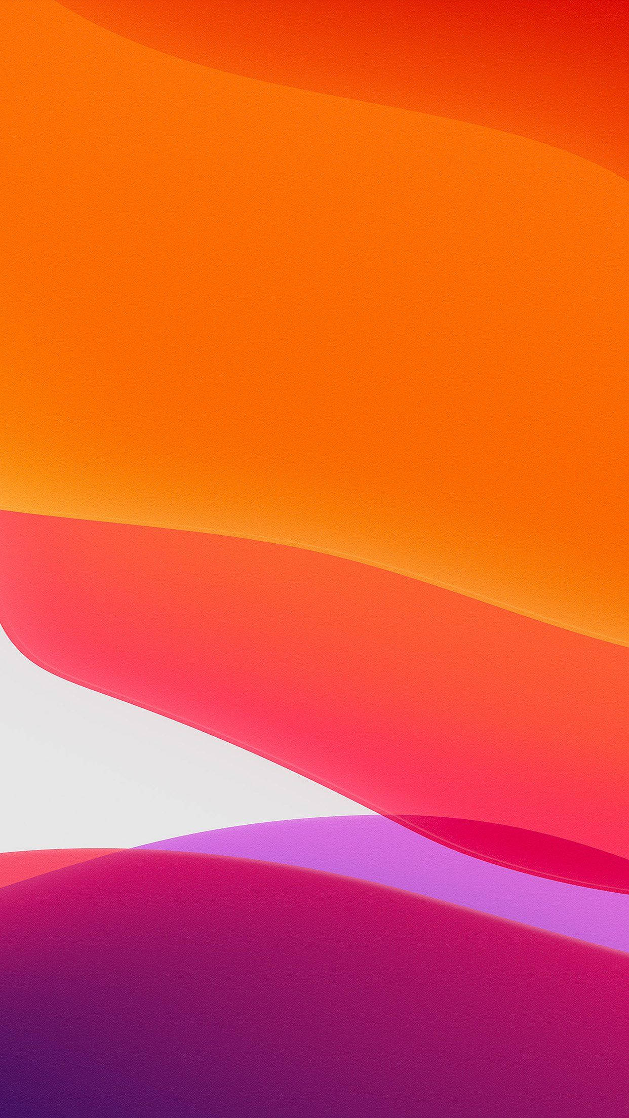 iOS 13 桌布 壁紙 — 充滿活力的橙色、紅色和紫色抽象波浪在數位漸變中平滑融合。