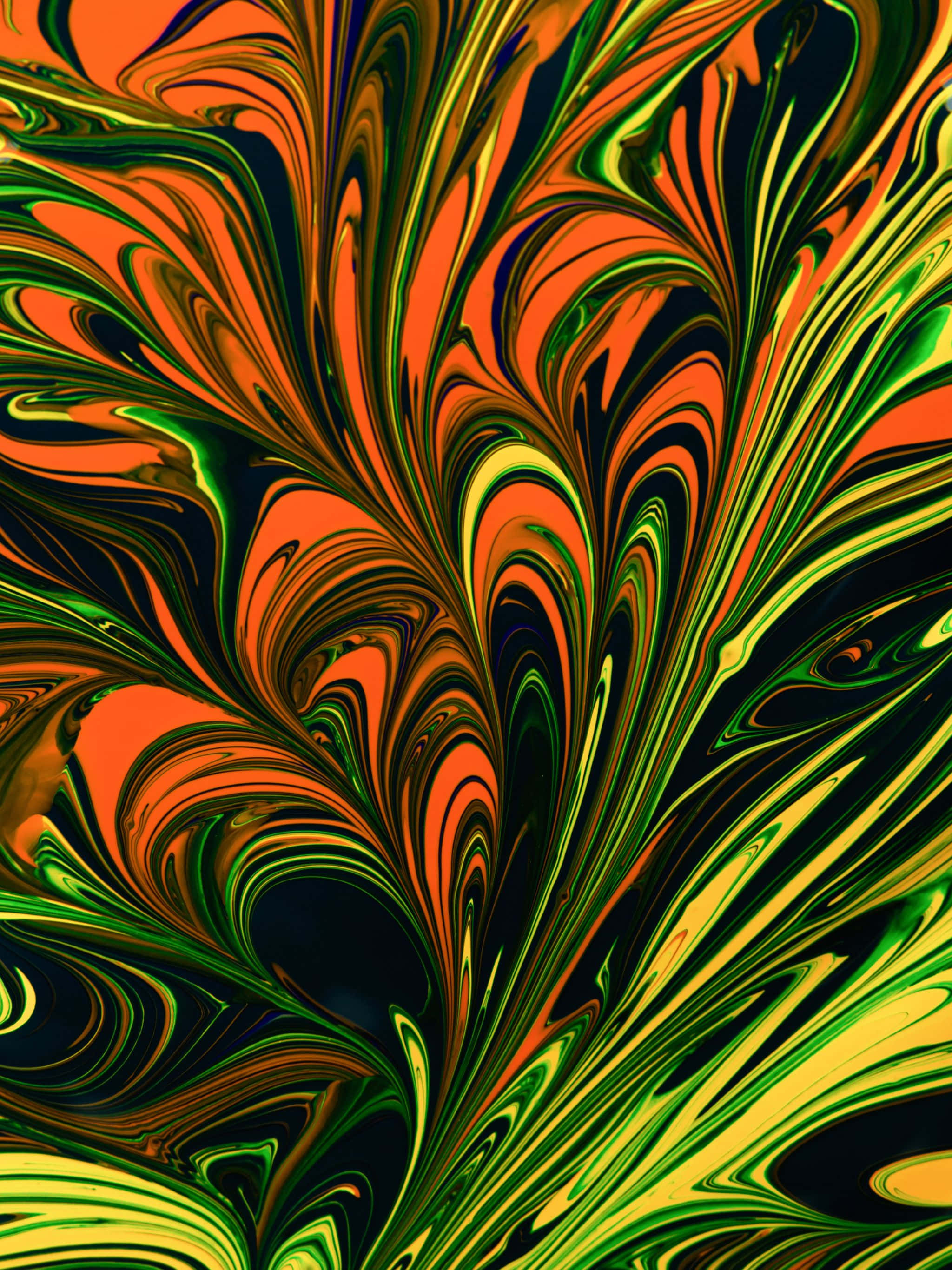2048x2732 桌布 壁紙 — 充滿活力的橙色、綠色和黑色抽象漩渦在畫布上營造出動態流動感。