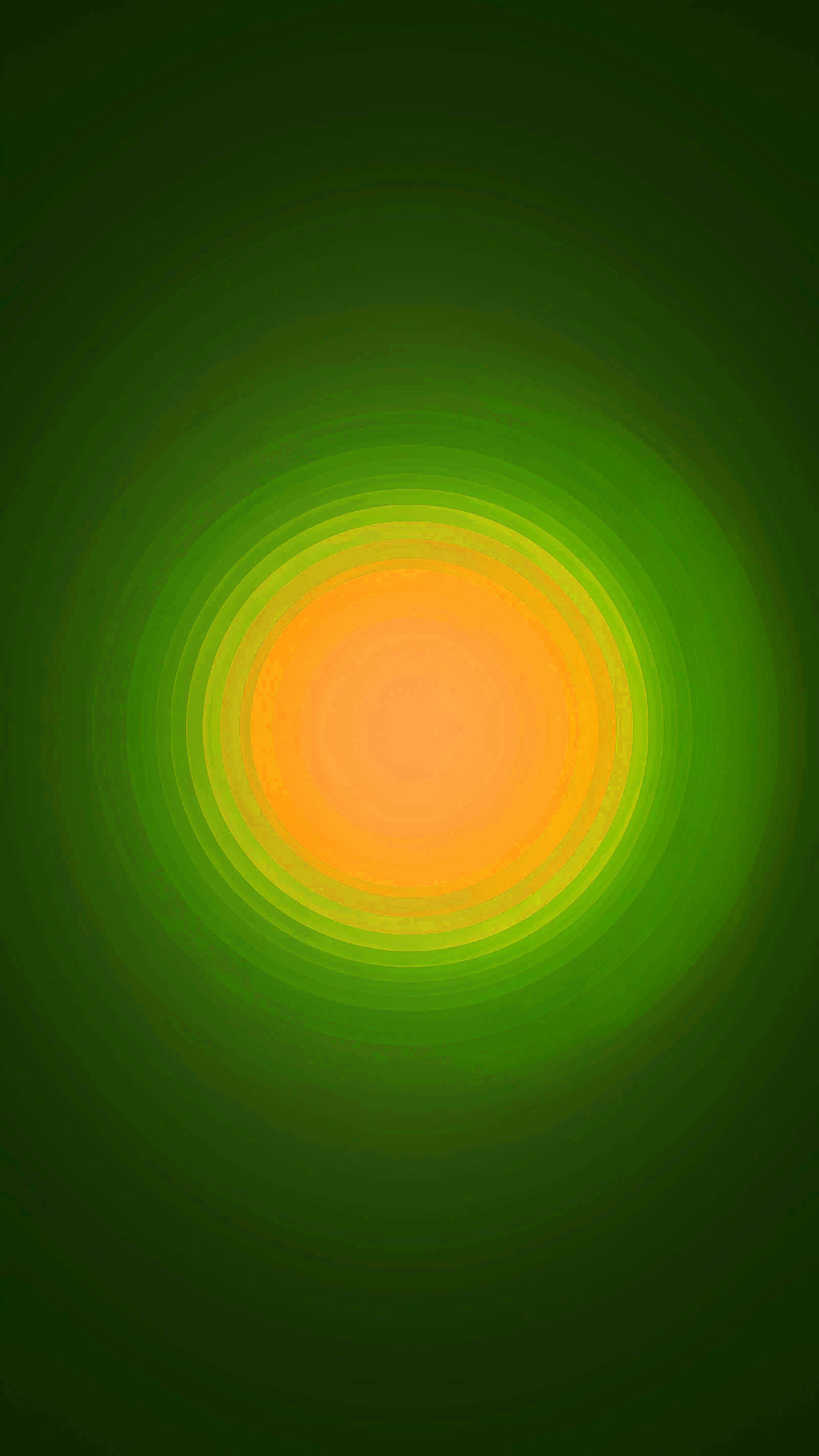 Aura 桌布 壁紙 — 充滿活力的橙色和綠色同心環從發光的中心向外輻射，背景為深色。