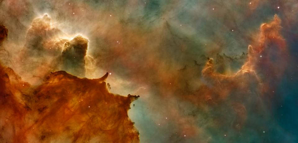 nasa 美學 桌布 壁紙 — 充滿活力的橙色和藍綠色宇宙雲層，在壯麗星雲中閃爍著散落的星星。
