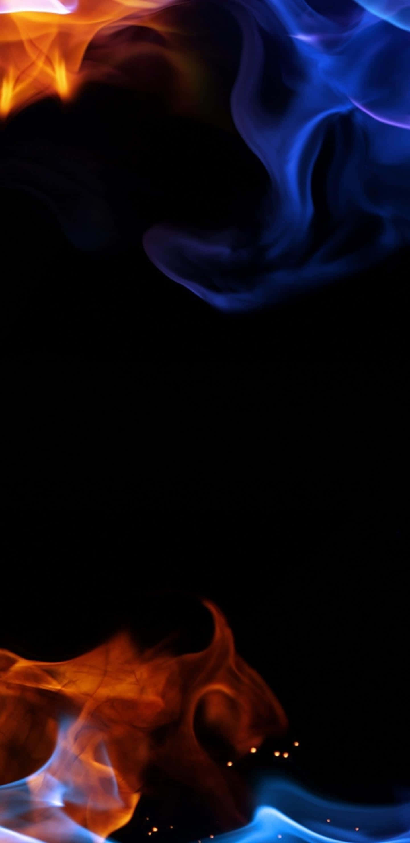 Red And Blue Fire 桌布 壁紙 — 充滿活力的橙色和藍色火焰在純黑色背景上動態旋轉，營造出戲劇性的抽象構圖。