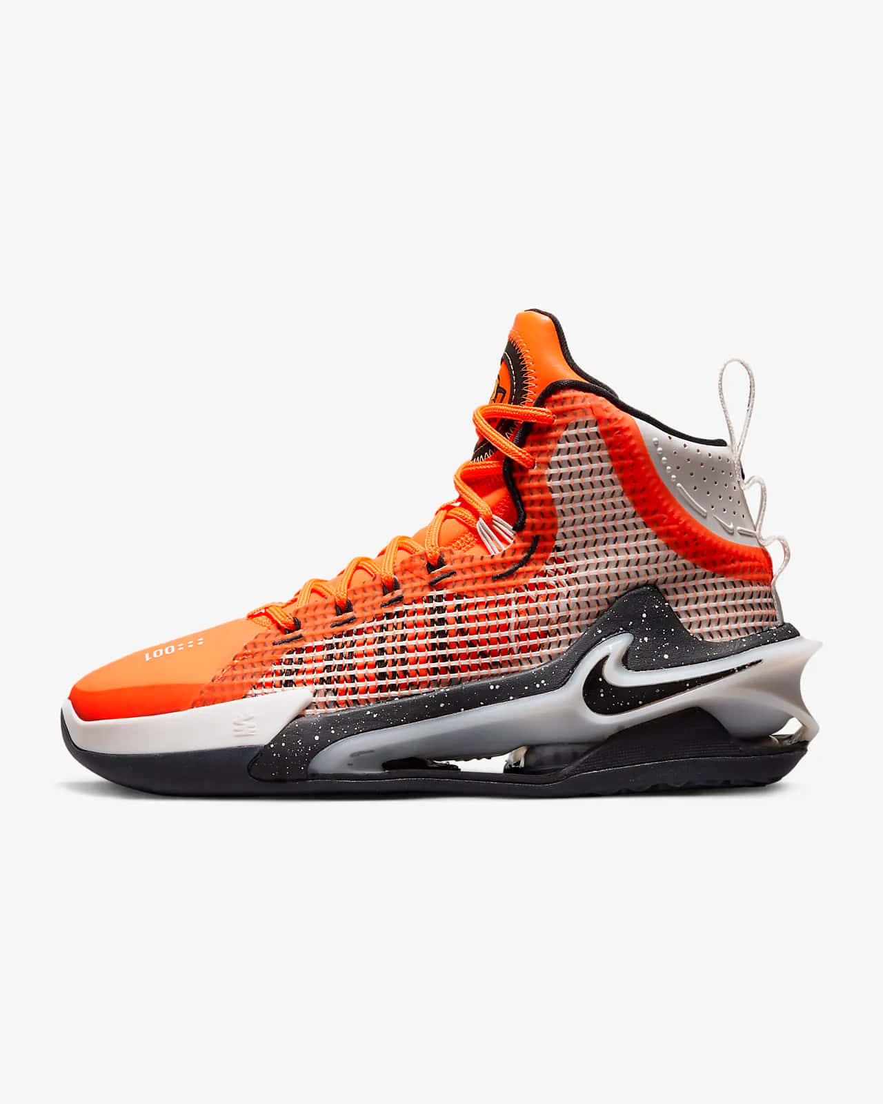Nike 桌布 壁紙 — 充滿活力的橙色和黑色高筒籃球鞋，配有網眼鞋面和可見的氣墊單元。