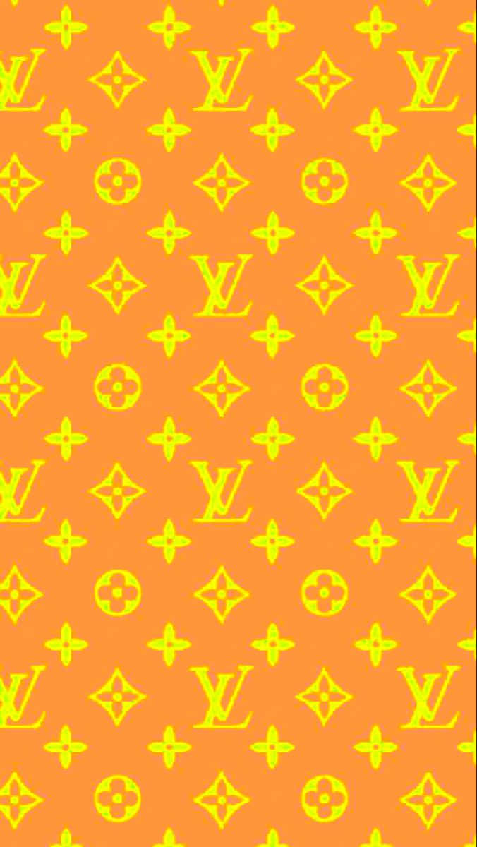 Louis Vuitton Pattern 桌布 壁紙 — 充滿活力的橙色壁紙，帶有重複的黃色 Louis Vuitton 字母組合和花卉圖案，採用大膽的幾何圖案。