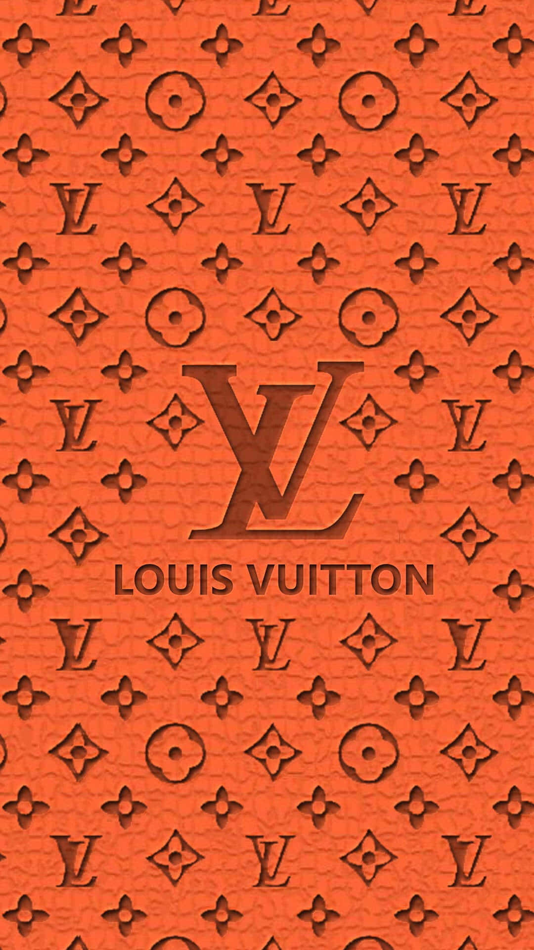 Louis Vuitton Pattern 桌布 壁紙 — 充滿活力的橙色紋理壁紙，帶有壓花路易威登字母組合圖案，中央有標誌和品牌名稱。