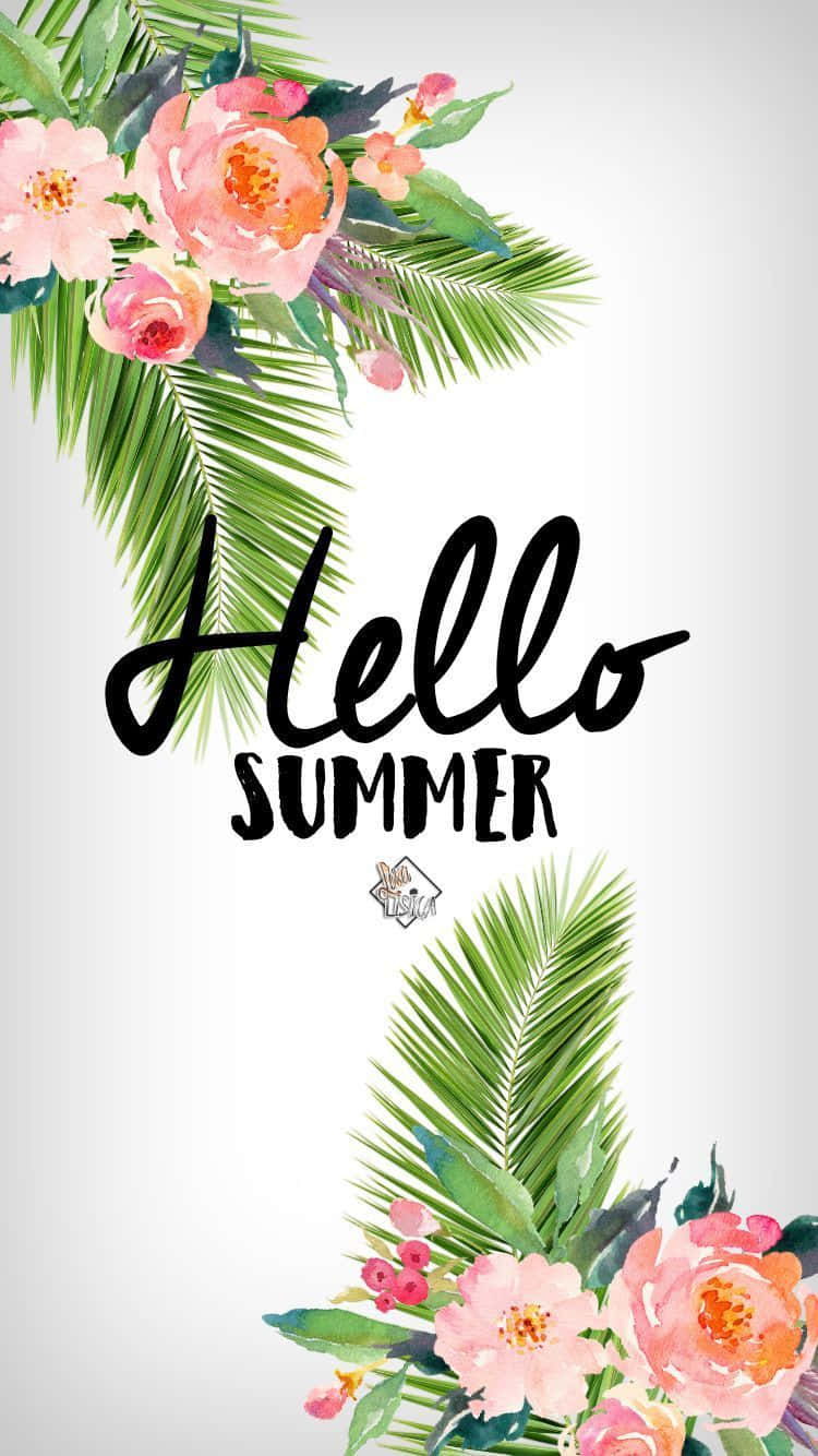 Summer iPhone 桌布 壁紙 — 充滿活力的水彩熱帶花卉和棕櫚葉環繞著柔軟白色背景上大膽的「Hello Summer」文字。