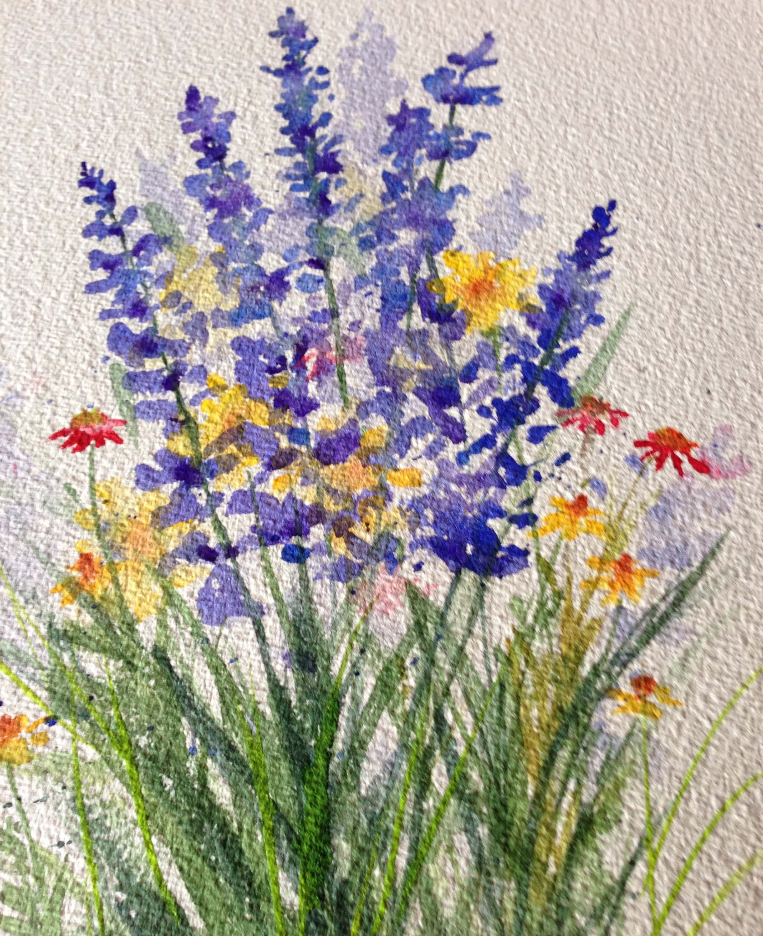 Watercolor 桌布 壁紙 — 充滿活力的水彩畫，描繪紫色薰衣草和黃紅色野花在紋理紙上搖曳。