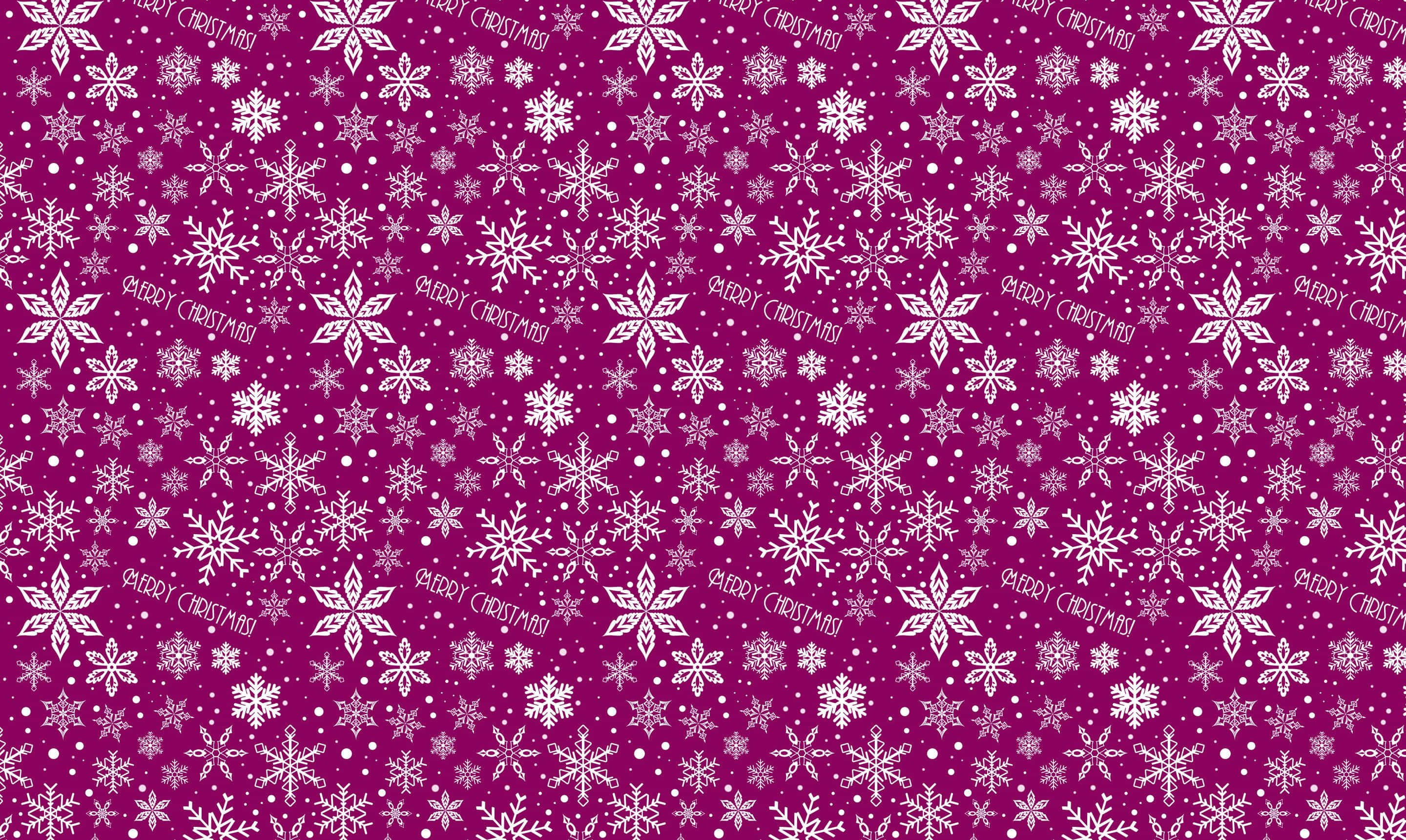Christmas Pattern 桌布 壁紙 — 充滿活力的洋紅色壁紙，飾有重複的白色雪花和「gerry christmas」文字。