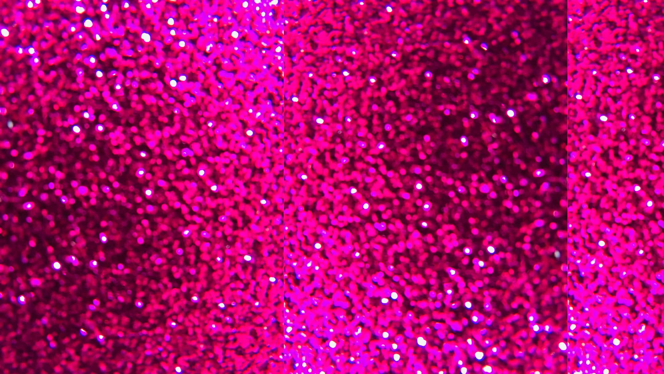 Pink Girly 桌布 壁紙 — 充滿活力的洋紅色閃粉紋理，閃爍的顆粒捕捉光線，形成密集閃爍的圖案。