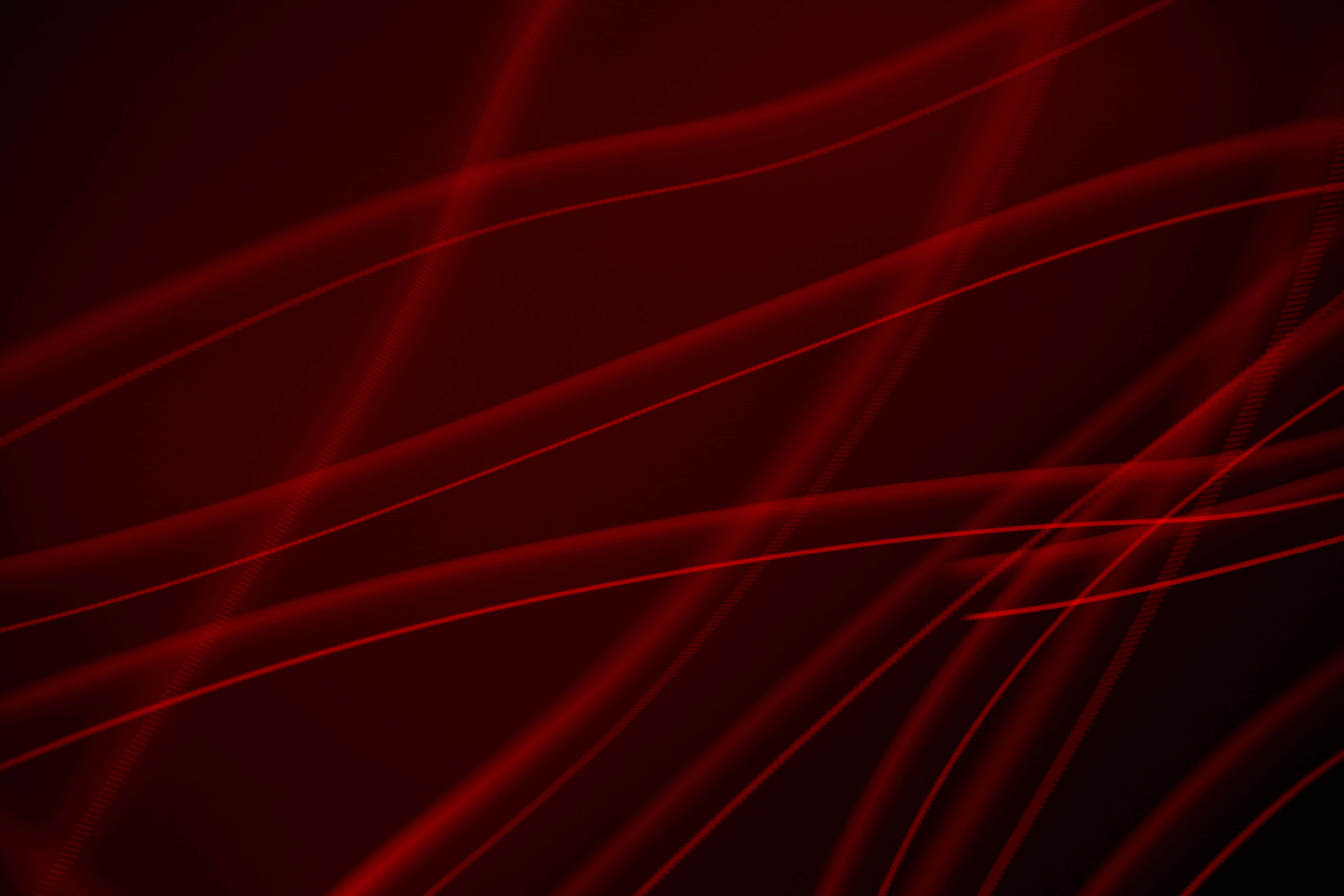 Dark Red Aesthetic 桌布 壁紙 — 充滿活力的深紅色光線條在深紅色漸變背景上動態流動。