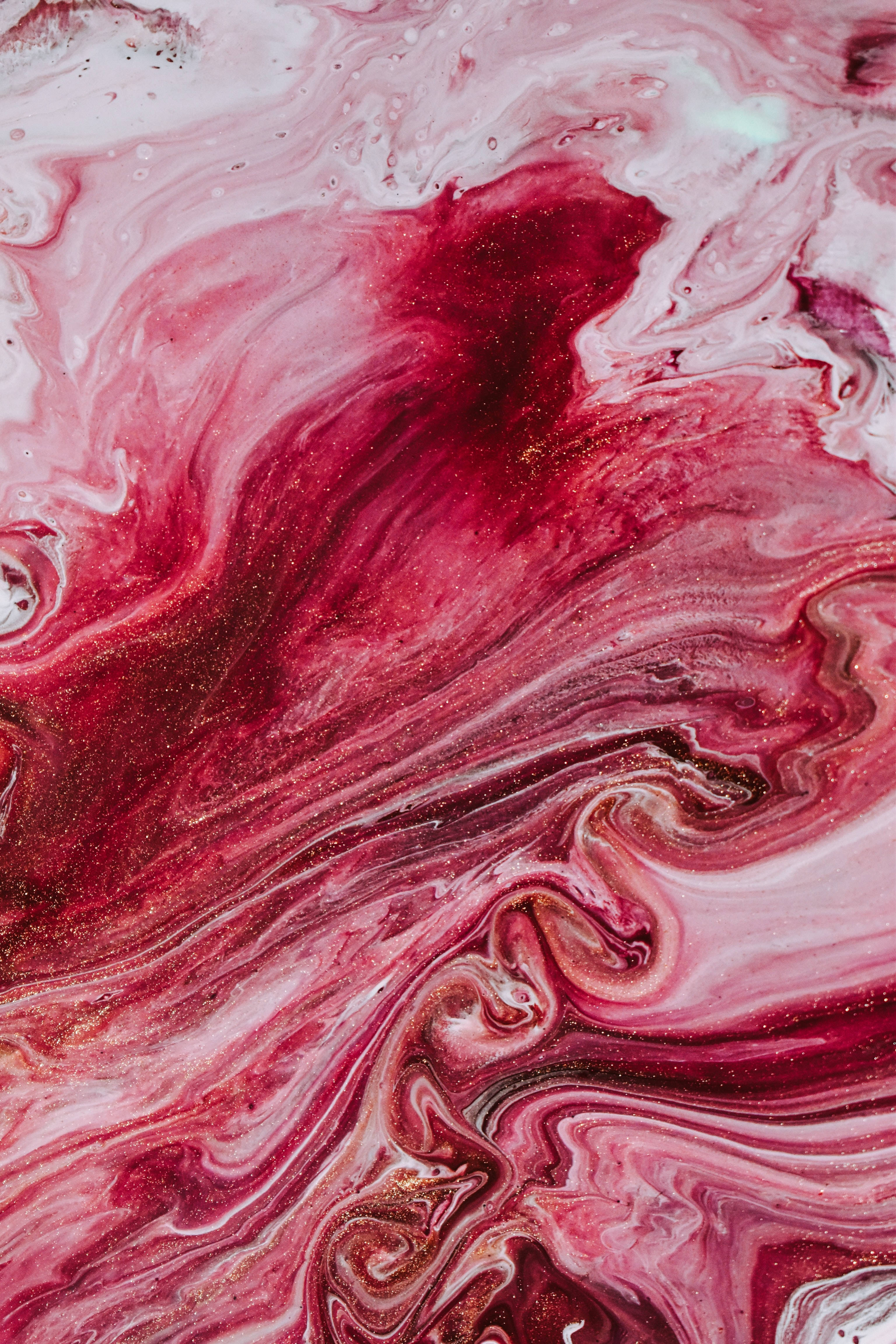Marble Texture 桌布 壁紙 — 充滿活力的漩渦大理石紋理，深紅、粉紅和白色，帶有閃亮質感。
