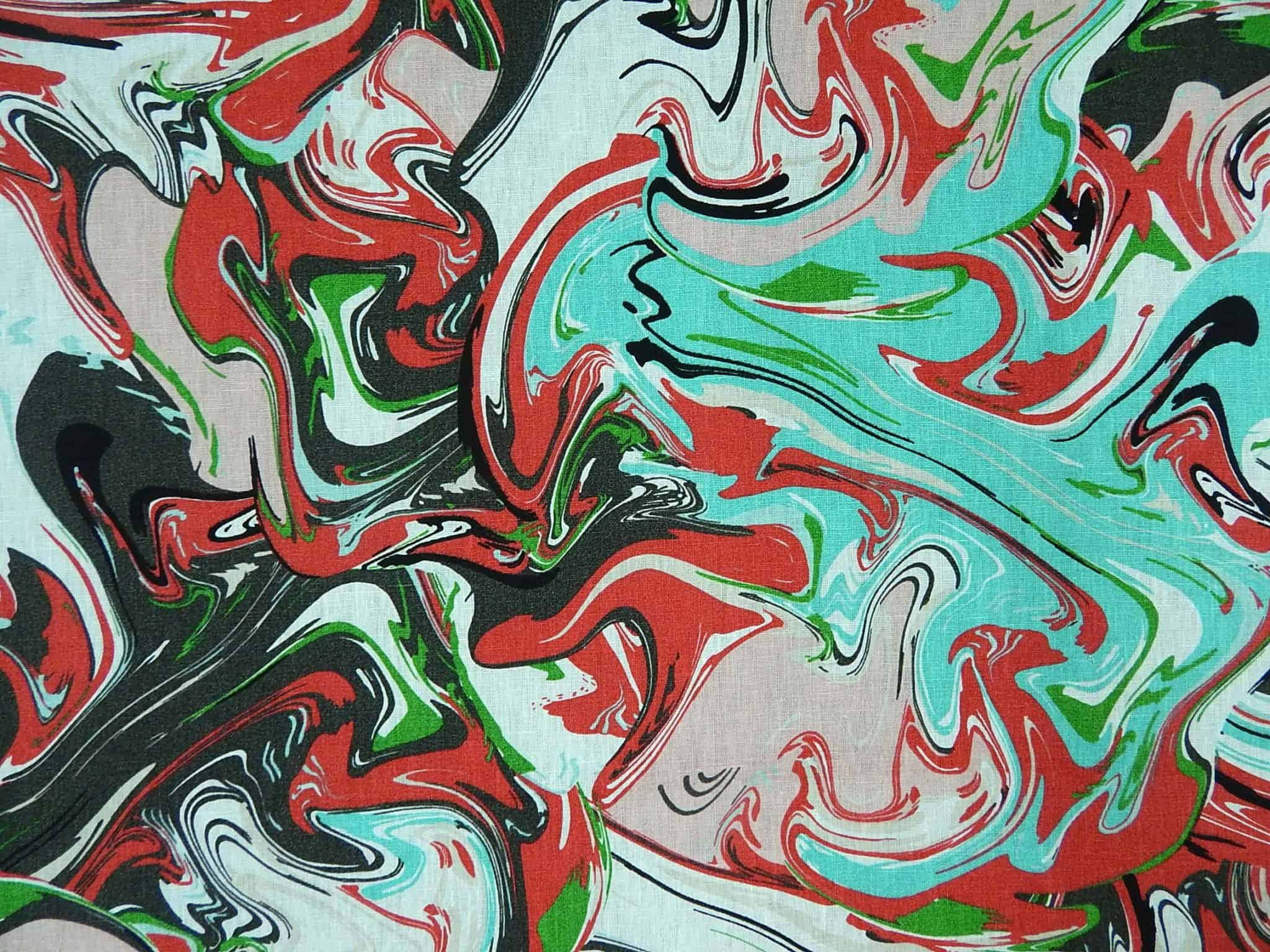 塗鴉 桌布 壁紙 — 充滿活力的漩渦抽象圖案，帶有鮮明的紅色、綠色、藍綠色和黑色，位於紋理織物背景上。