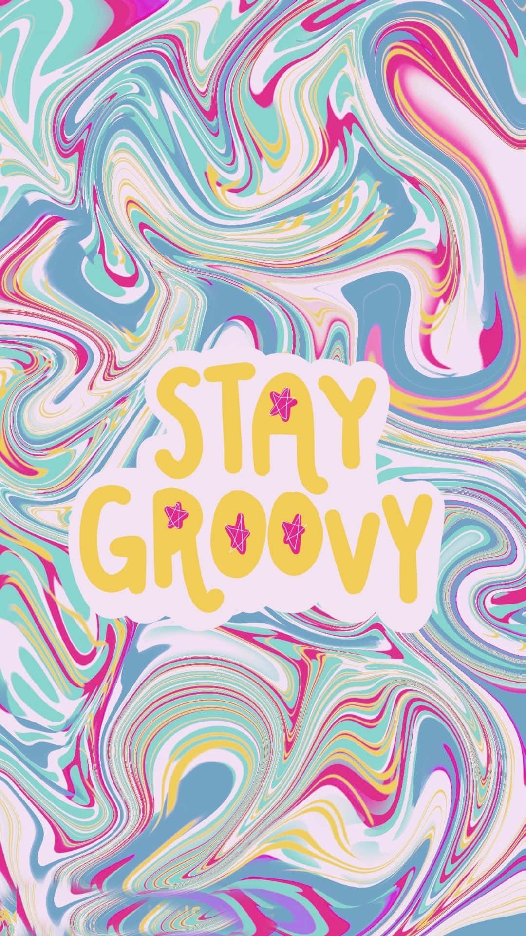 Vintage Hippie 桌布 壁紙 — 充滿活力的漩渦迷幻圖案，帶有粗體黃色字體的「STAY GROOVY」文字。