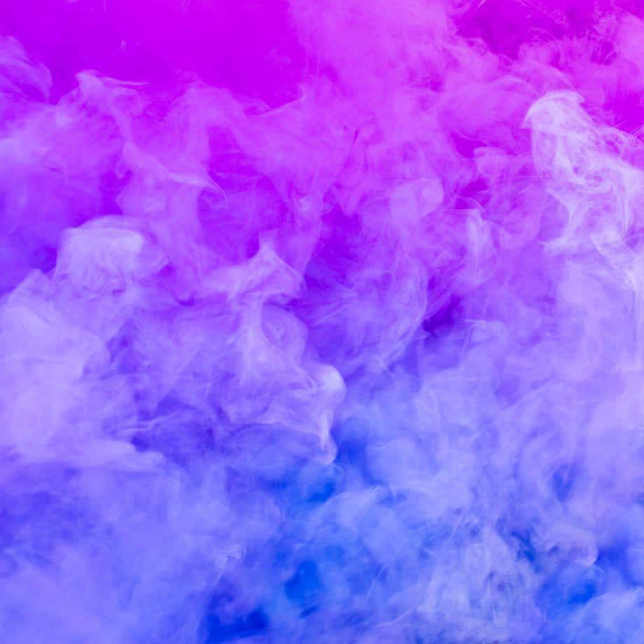 Color Smoke 桌布 壁紙 — 充滿活力的漸變煙霧從洋紅色旋轉到藍色，營造出夢幻般的抽象背景。