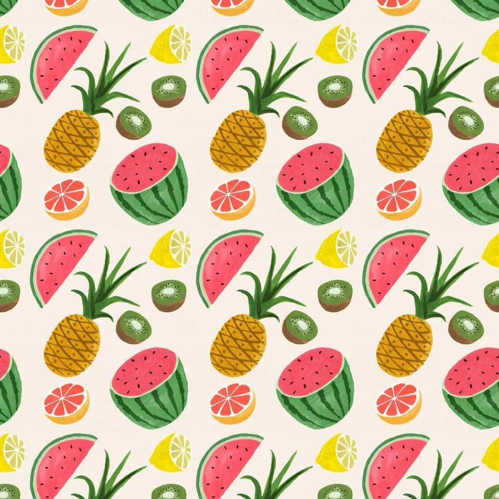 Fruits 桌布 壁紙 — 充滿活力的熱帶水果圖案，以西瓜、鳳梨、奇異果和柑橘切片為特色，置於奶油色背景上。