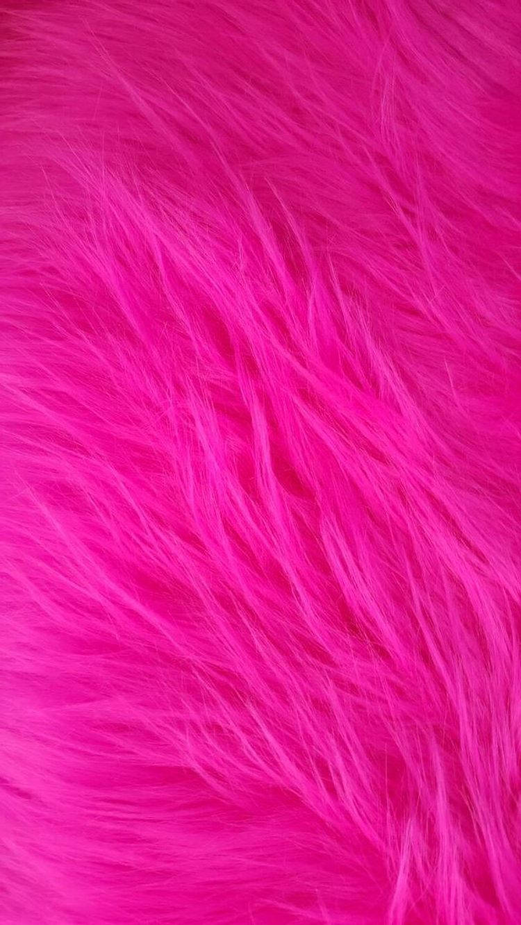 Hot Pink Aesthetic 桌布 壁紙 — 充滿活力的熱粉紅色人造毛皮紋理，柔軟流動的纖維營造出大膽的觸感壁紙。