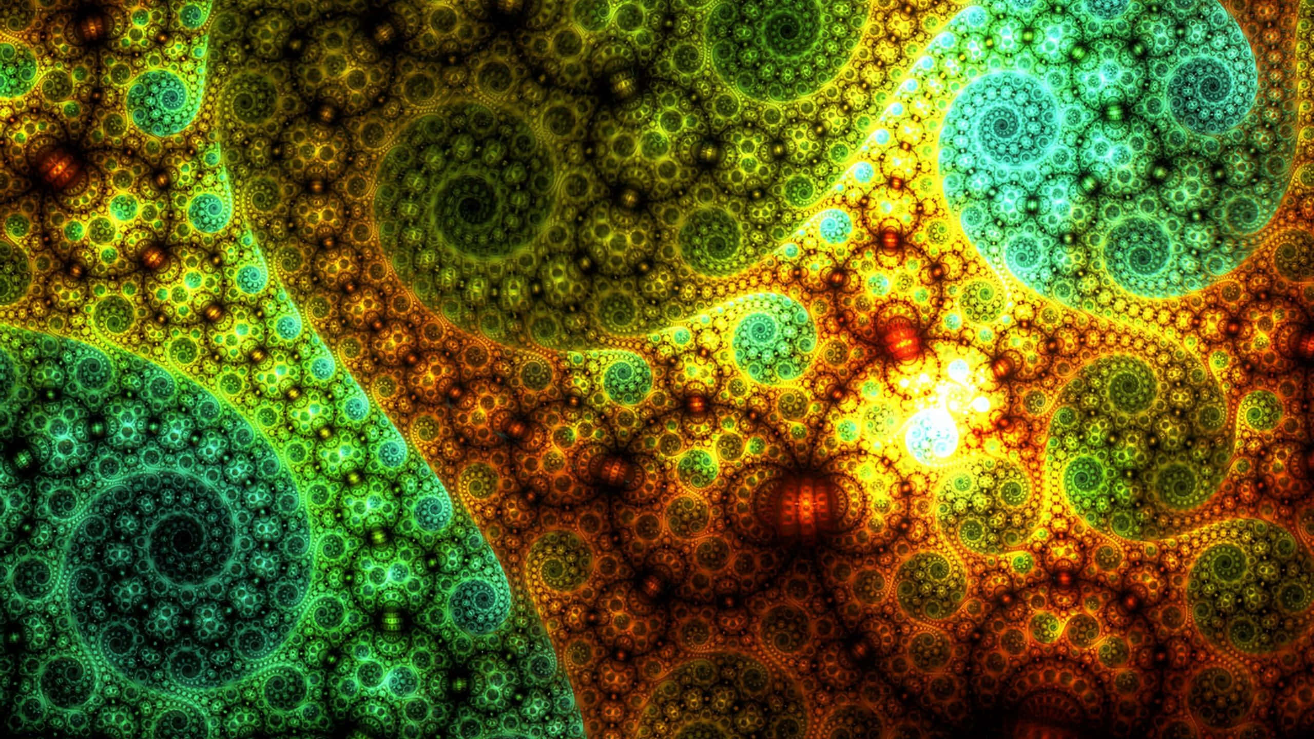Psychedelic Fractals 桌布 壁紙 — 充滿活力的碎形圖案在發光的綠色和橙色中旋轉，創造出複雜的迷幻數位藝術作品。