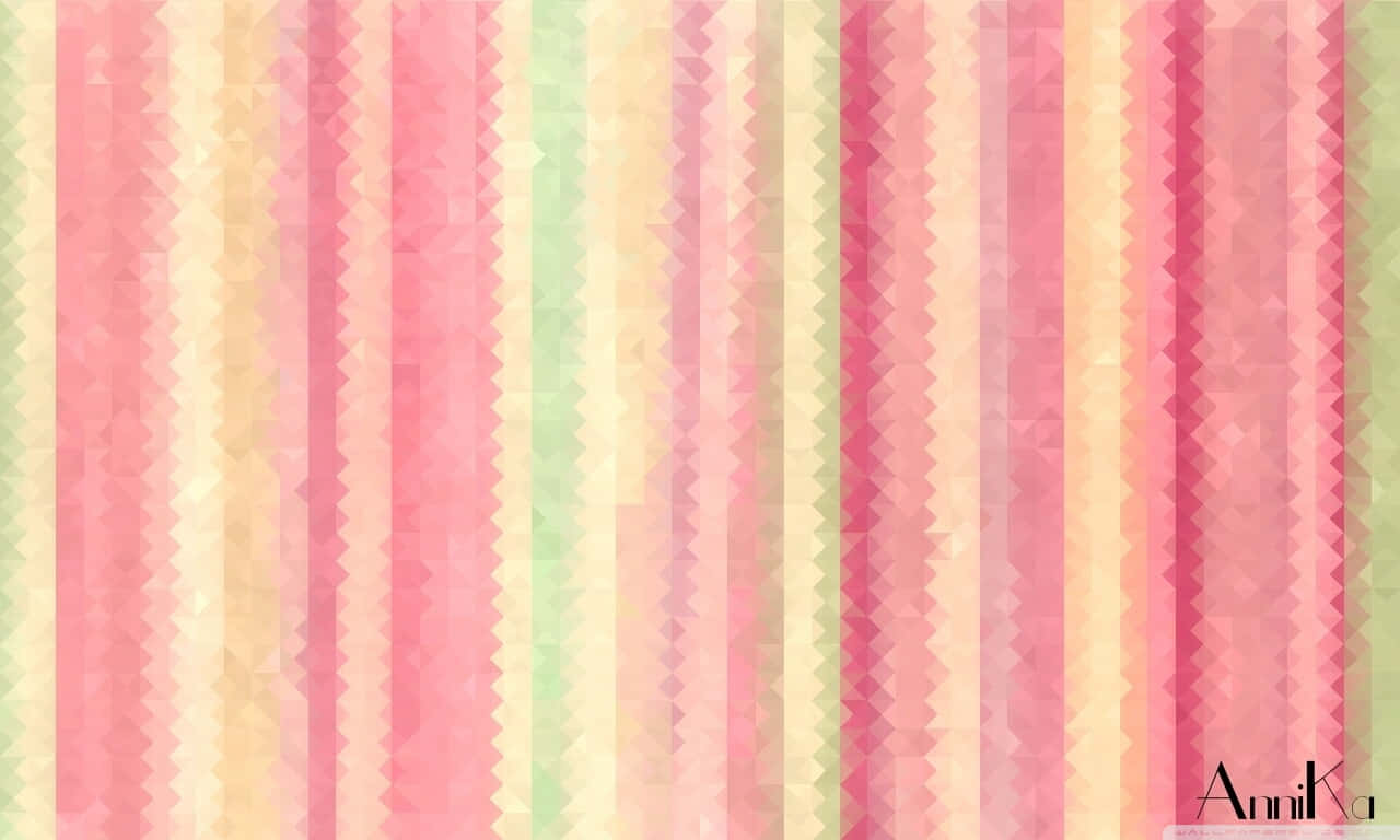 Pastel Striped 桌布 壁紙 — 充滿活力的粉彩垂直條紋搭配鋸齒邊緣，在粉紅、蜜桃和薄荷色調中創造出柔和的幾何圖案。