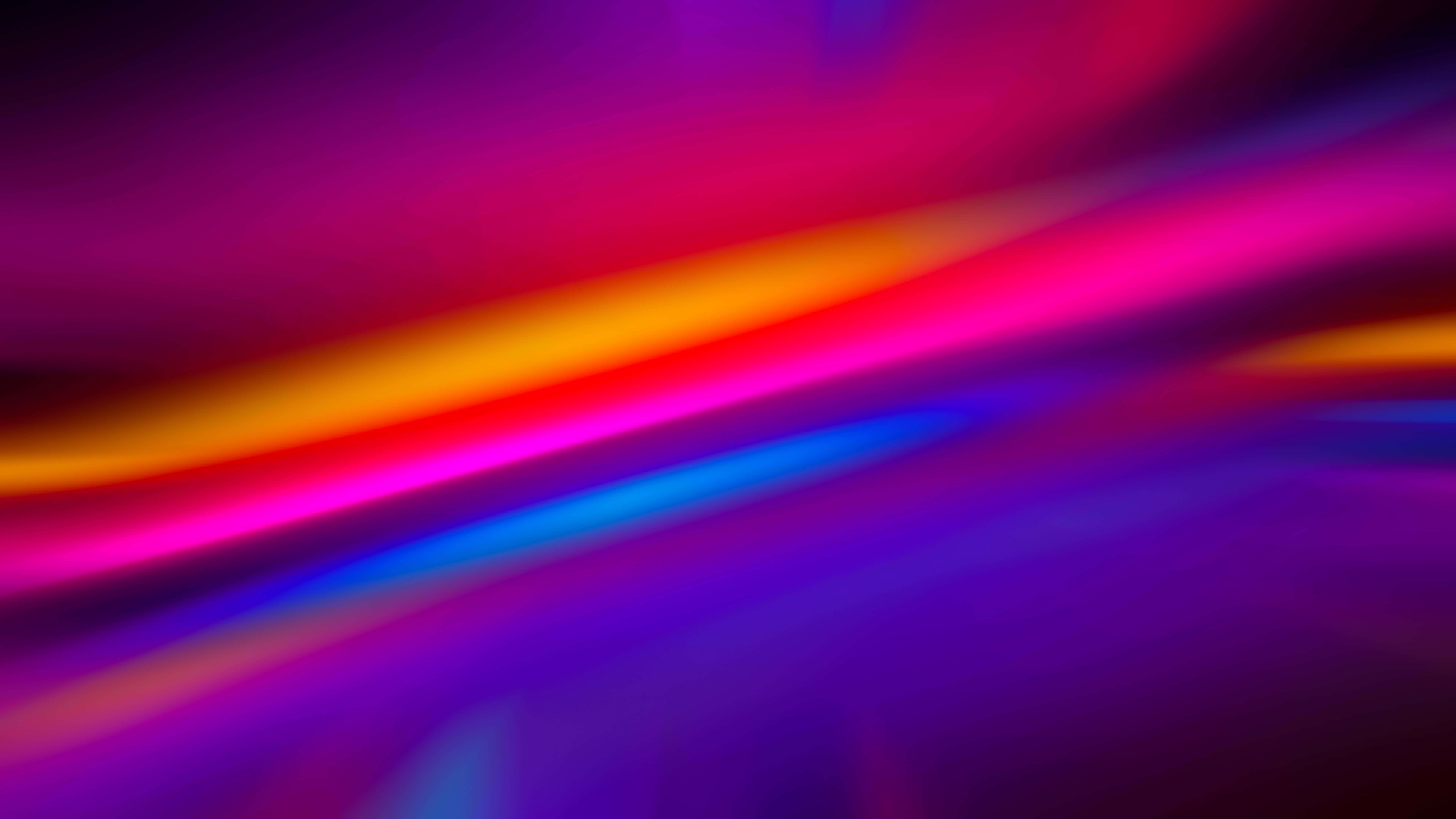 Colorful Abstract Art 桌布 壁紙 — 充滿活力的粉紅、橙和藍色霓虹條紋在深色漸變背景上對角流動。