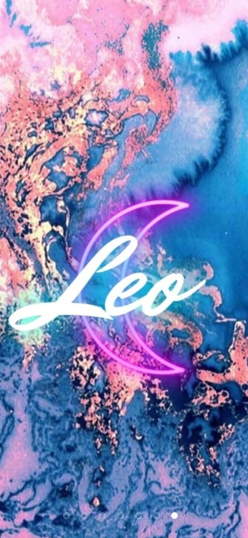 Leo Aesthetic 桌布 壁紙 — 充滿活力的粉紅、藍色和金色宇宙漩渦，環繞著發光的霓虹新月和優雅字體的「Leo」字樣。