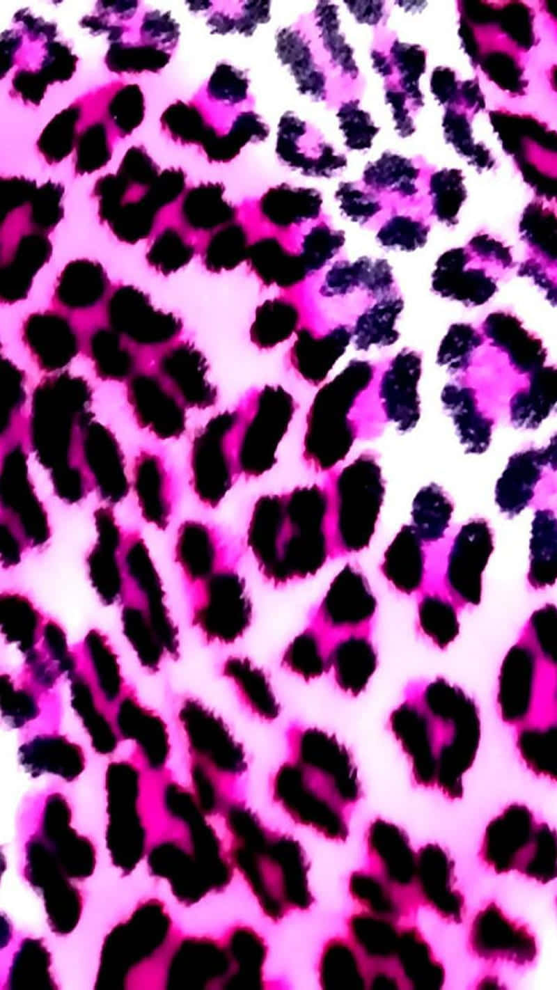 Pink Leopard Print 桌布 壁紙 — 充滿活力的粉紅和黑色豹紋圖案，帶柔和漸變背景。