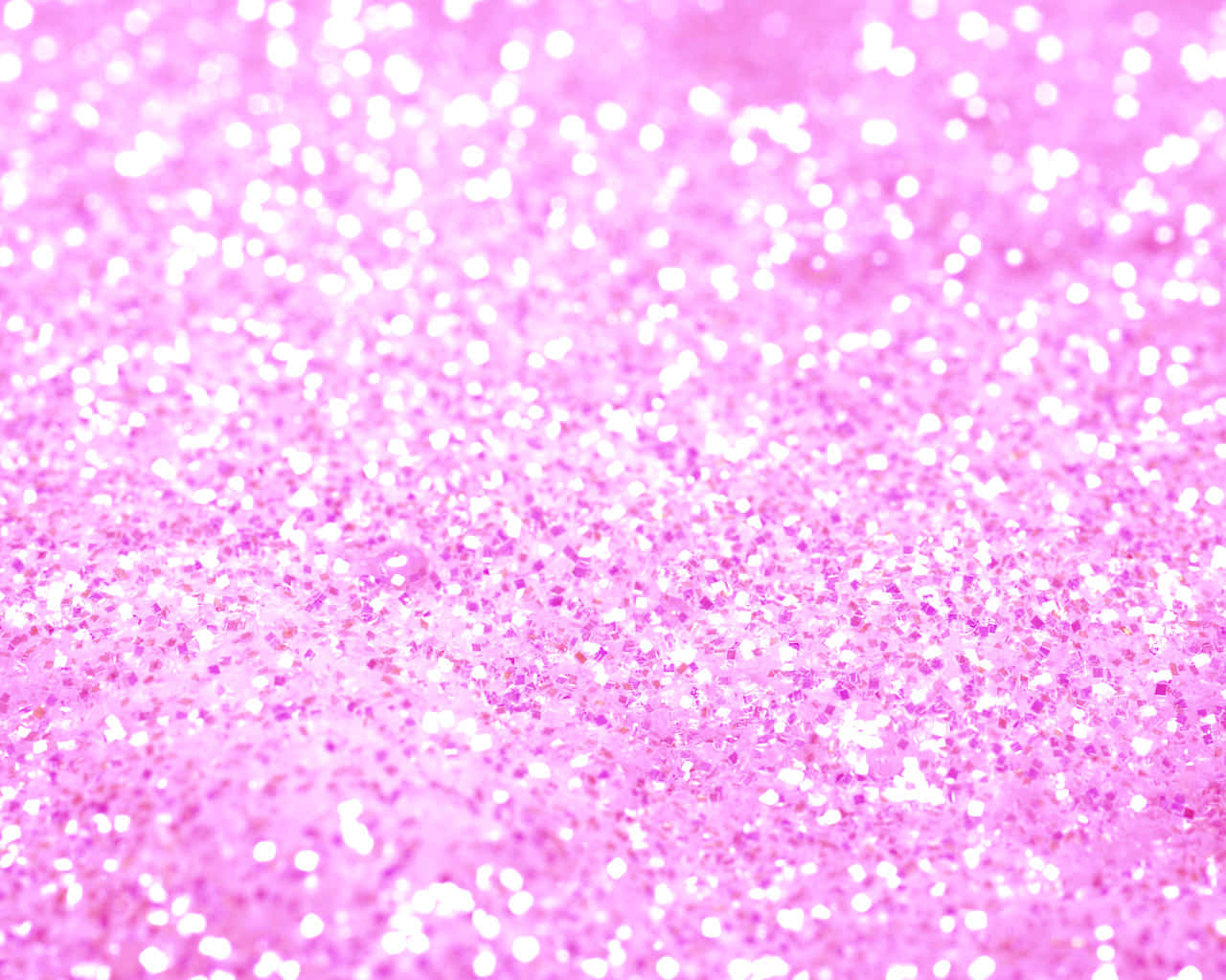 Pink Sparkles 桌布 壁紙 — 充滿活力的粉紅色亮粉特寫，帶有閃爍的白色亮點，營造出閃閃發光的紋理表面。