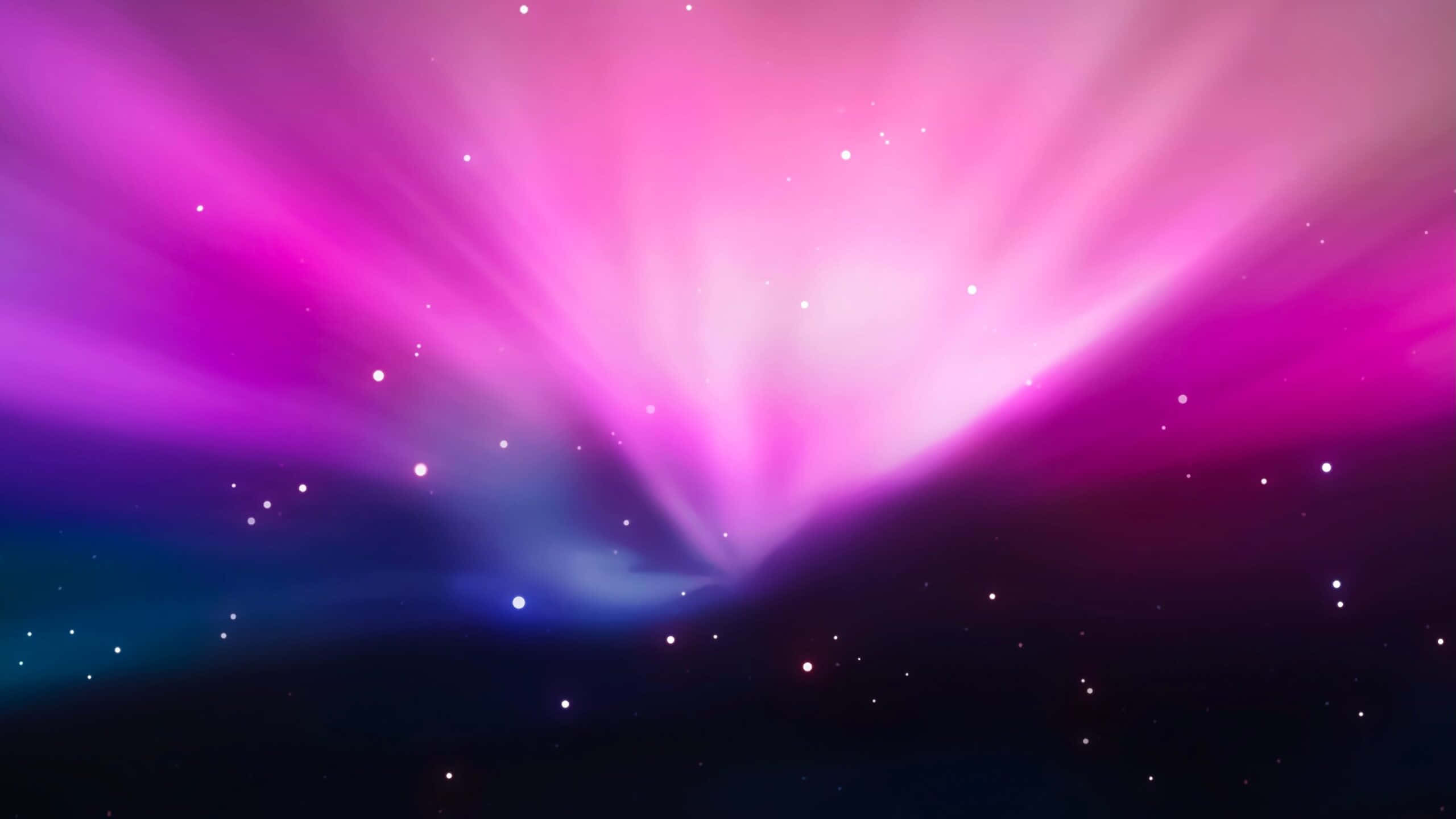 aurora borealis 桌布 壁紙 — 充滿活力的粉紅色和紫色宇宙射線從中心點爆發，映襯著繁星點點的深藍色和黑色天空。