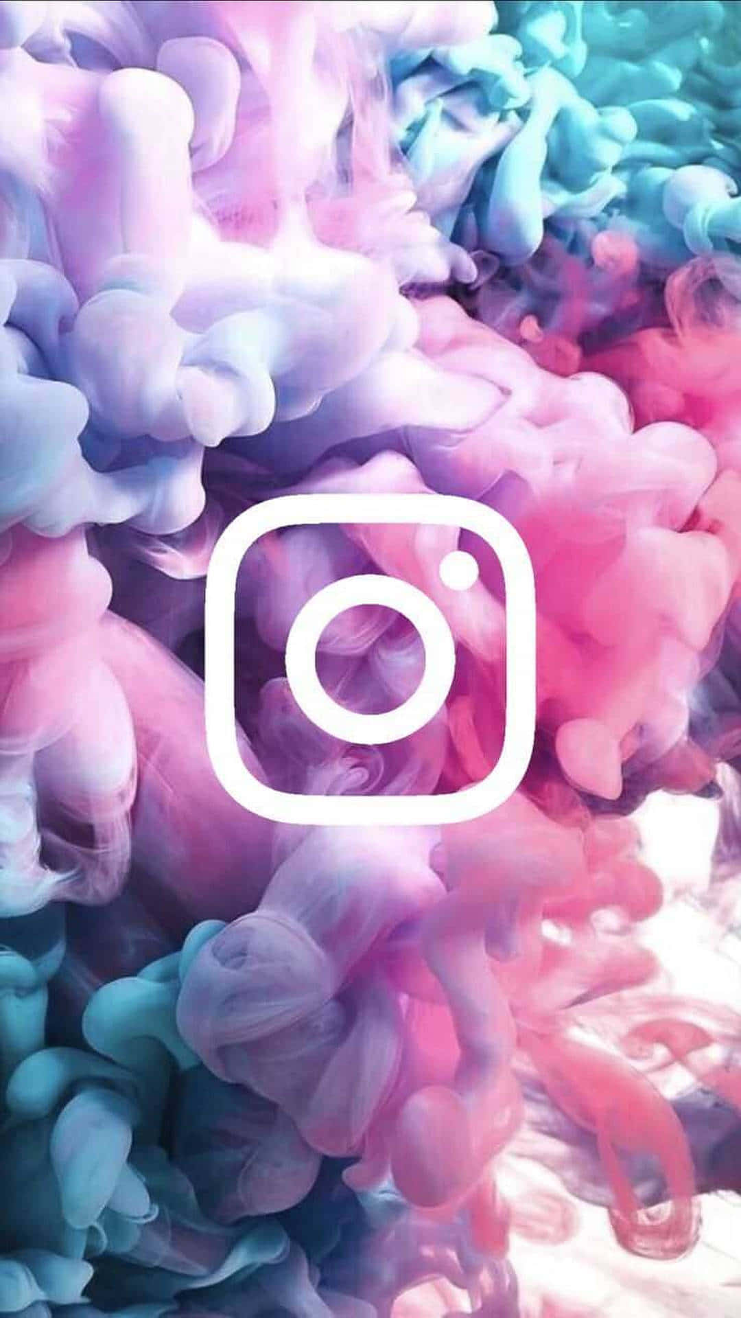 Instagram 桌布 壁紙 — 充滿活力的粉紅色和藍色墨水漩渦形成夢幻般的抽象背景，中央有一個白色Instagram標誌。