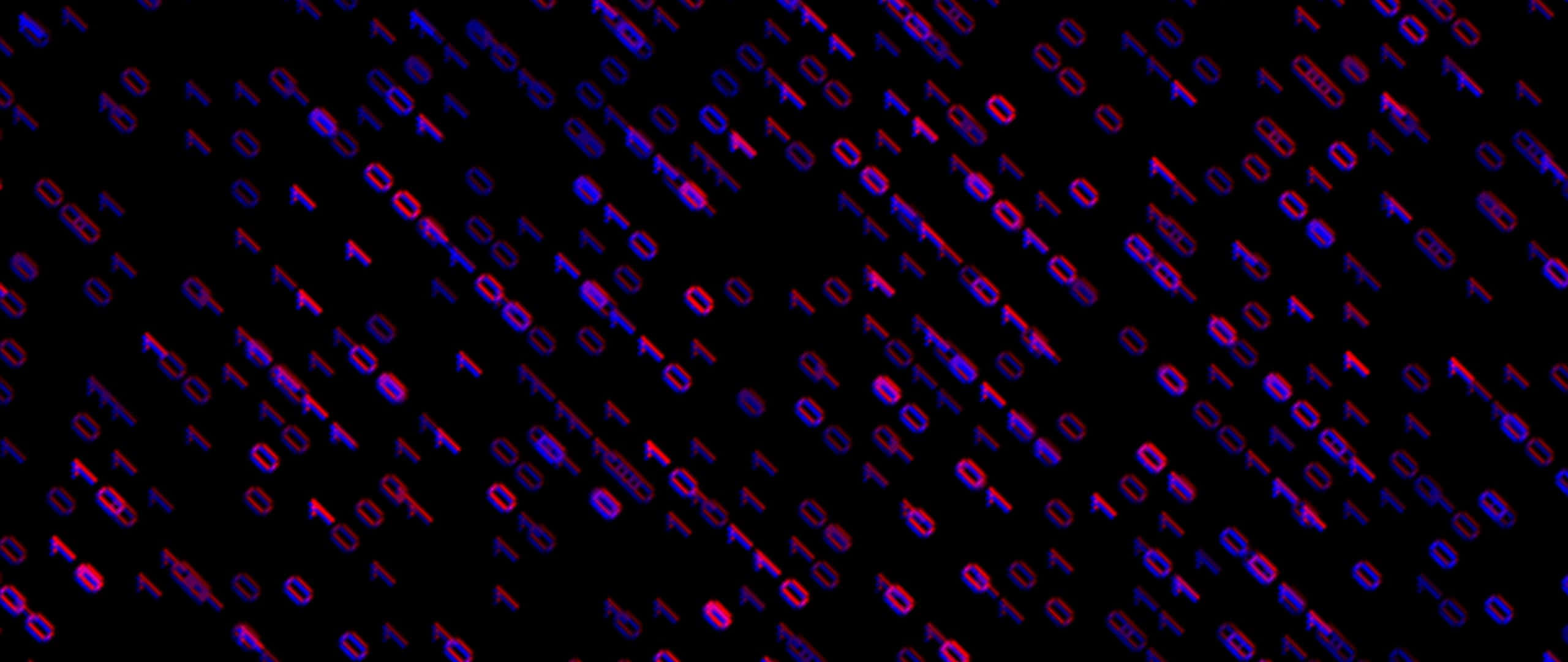 2560x1080 Minimal 桌布 壁紙 — 充滿活力的粉紅色和藍色數位代碼流以未來主義的賽博朋克風格對角線穿過黑色背景。