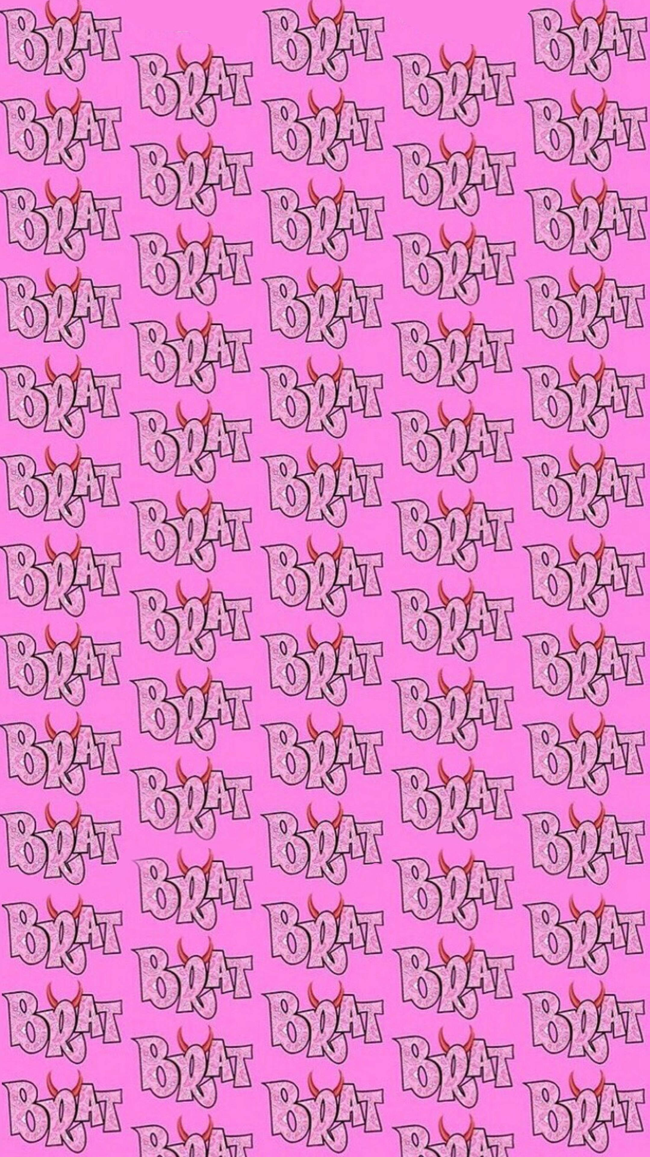 Y2K 美學 桌布 壁紙 — 充滿活力的粉紅色壁紙，帶有重複的「BRAT」字樣圖案，並配有細小的紅色魔鬼角。