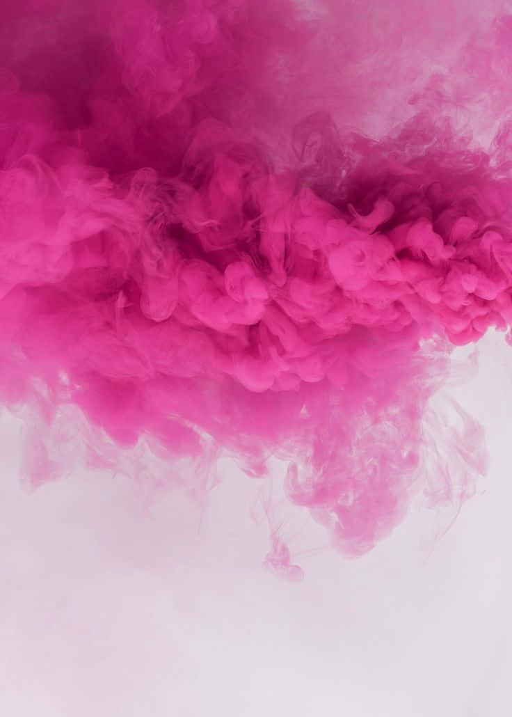 Pink Smoke 桌布 壁紙 — 充滿活力的粉紅色煙霧在柔和的白色背景中翻騰旋轉，營造出夢幻般的抽象構圖。