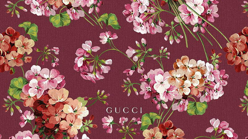 帶有盛開粉紅珊瑚色天竺葵和Gucci標誌水印的酒紅色布料。 — Gucci GIF 壁紙