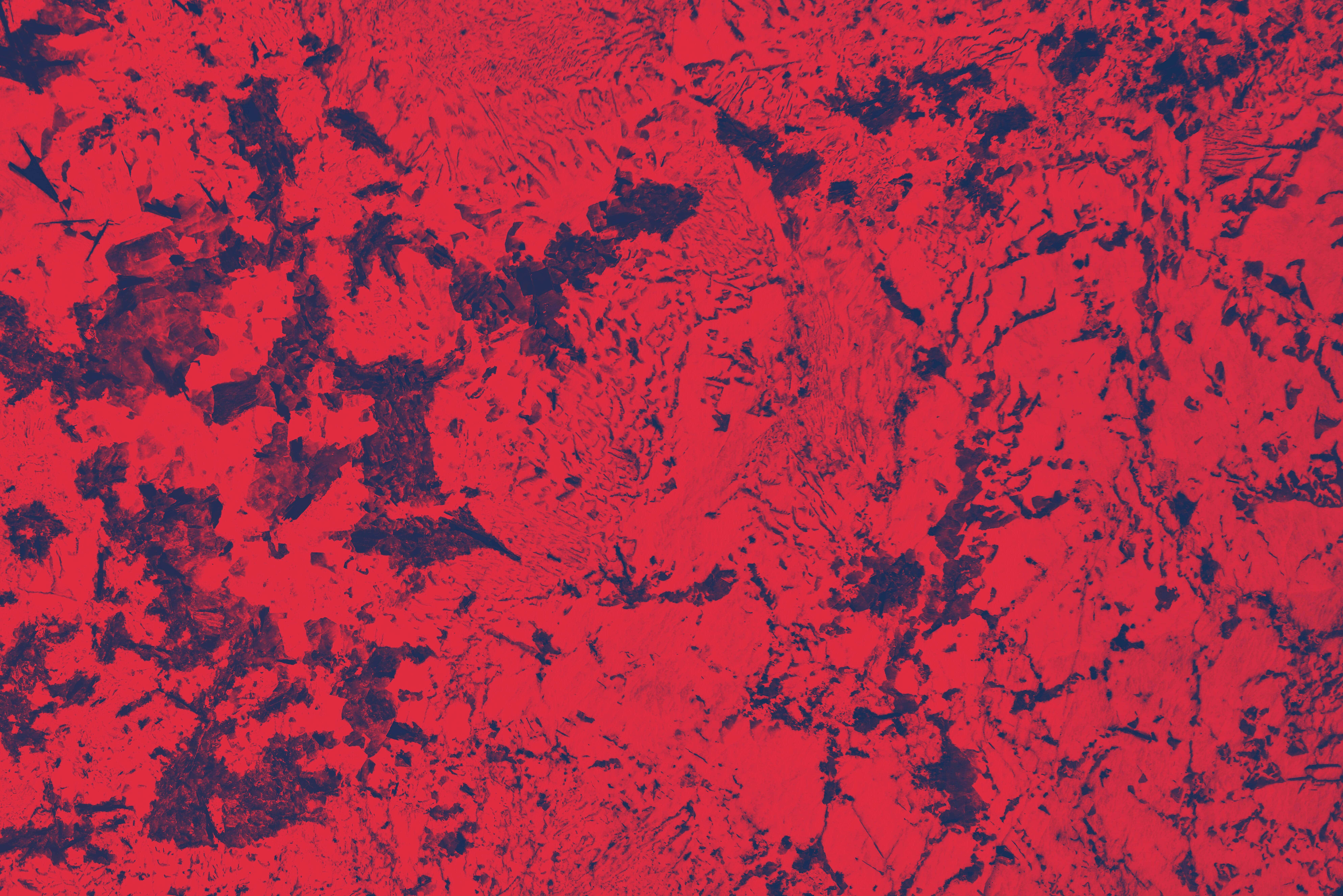 texture 桌布 壁紙 — 充滿活力的紅色和深海軍藍抽象紋理，帶有漩渦狀有機圖案和粗糙的筆觸效果。