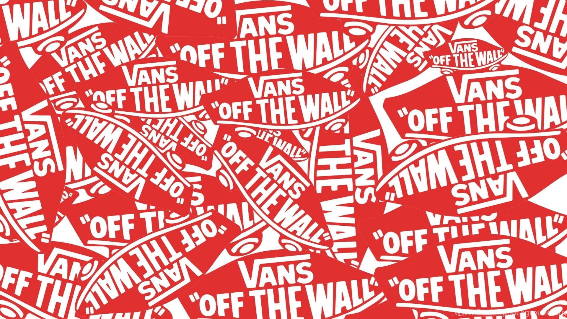 Vans 桌布 壁紙 — 充滿活力的紅色壁紙，上面有重複的白色Vans Off The Wall標誌，呈現動態重疊圖案。