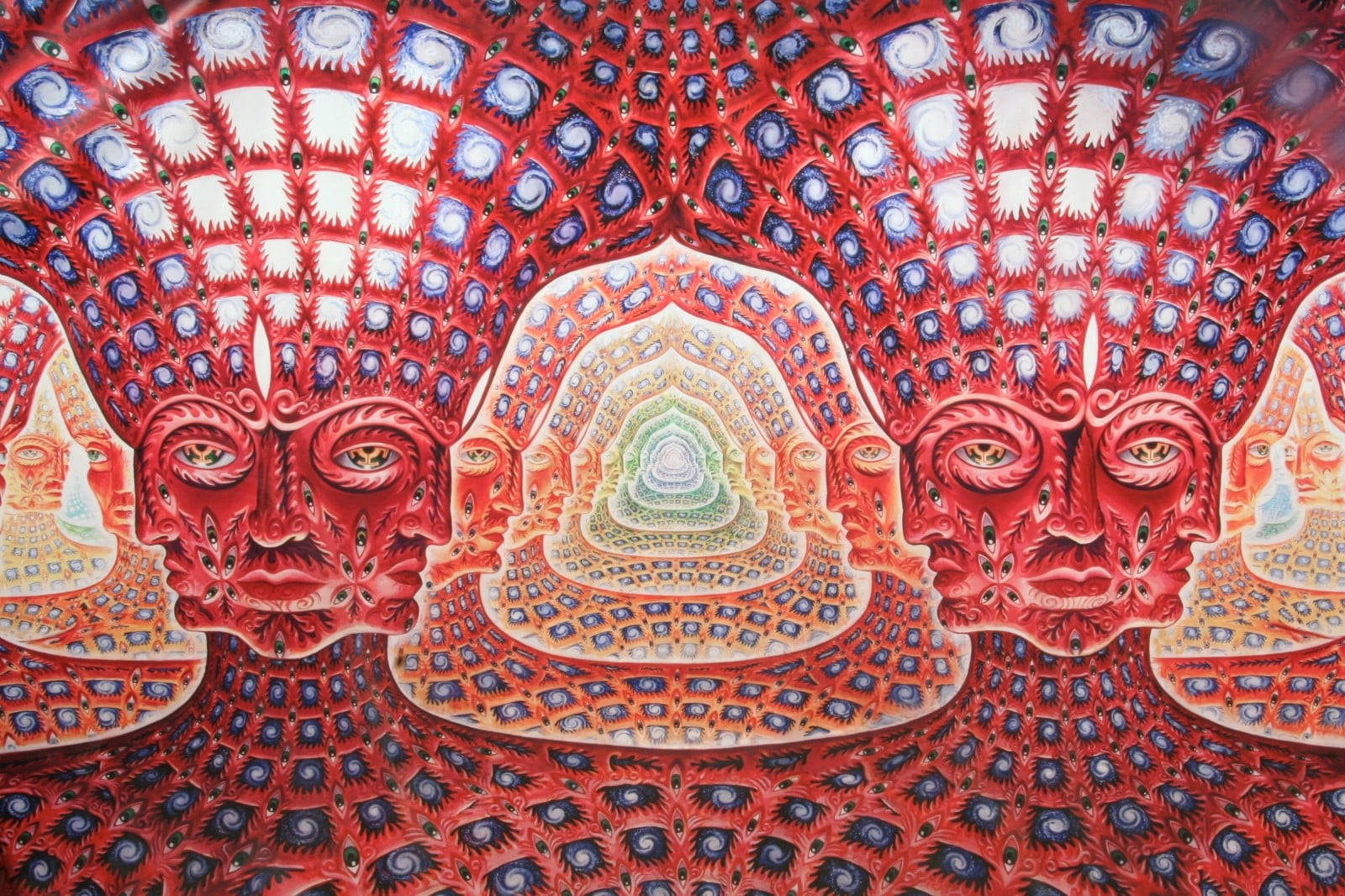 桌布 壁紙 — 充滿活力的紅藍圖案壁紙，帶有對稱面孔和螺旋曼陀羅設計。