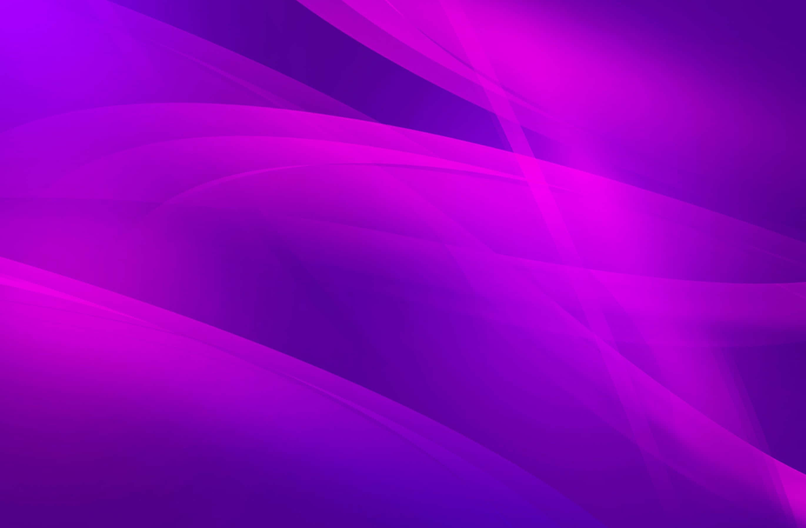 Purple Desktop 桌布 壁紙 — 充滿活力的紫色和洋紅色抽象波浪優雅地流過發光的數位畫布。