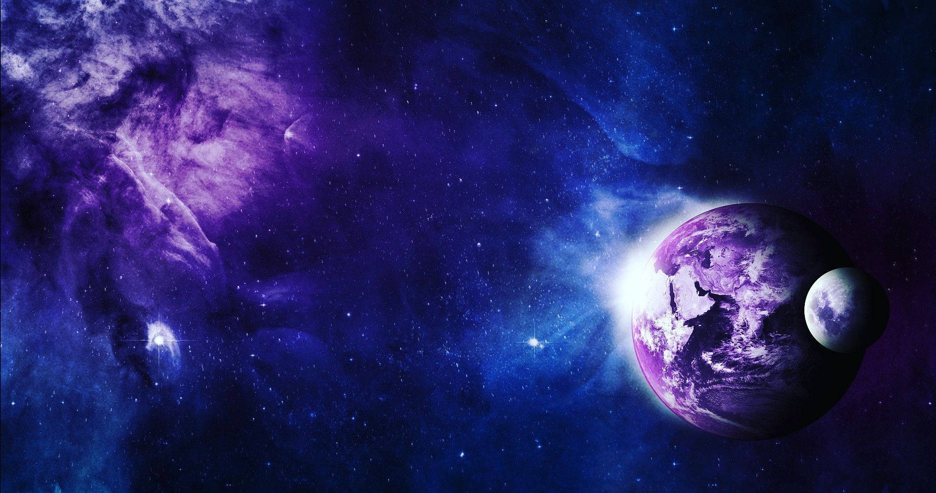 銀河 桌布 壁紙 — 充滿活力的紫色和藍色星雲圍繞著一顆發光的行星旋轉，行星帶有衛星，在繁星點點的宇宙中。