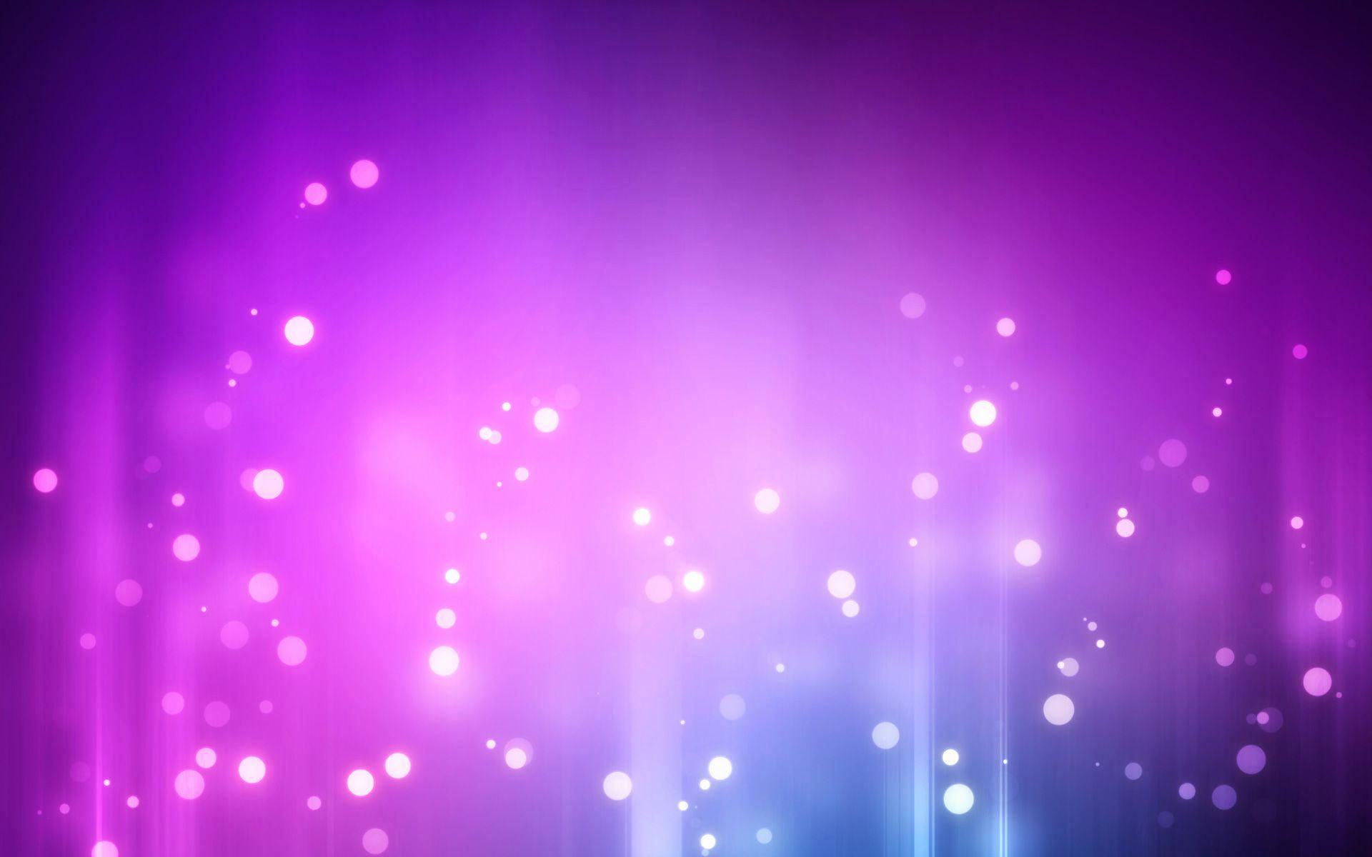 Colorful Aesthetic 桌布 壁紙 — 充滿活力的紫色和藍色漸變背景，帶有發光的散景燈光和垂直光條。