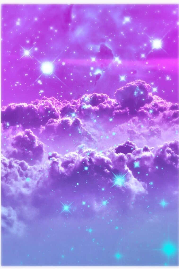 銀河 桌布 壁紙 — 充滿活力的紫色和藍色雲朵漂浮在星空下，伴隨著發光的天體光芒。