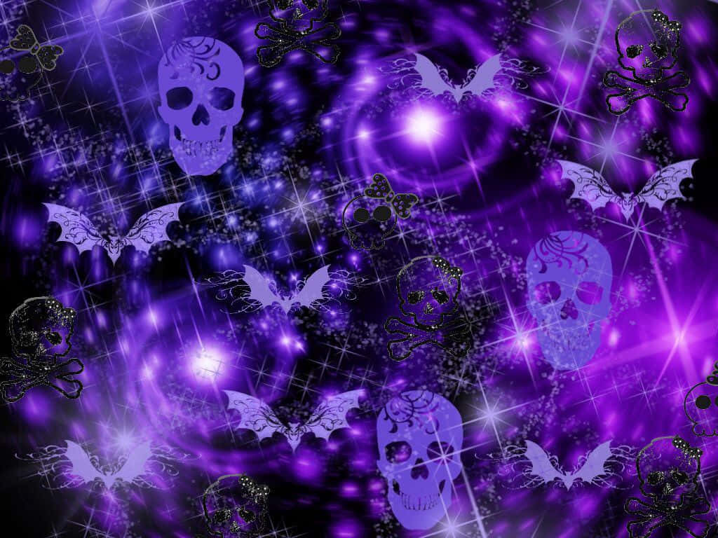 Purple Halloween 桌布 壁紙 — 充滿活力的紫色宇宙背景，發光的頭骨、蝙蝠和蝴蝶在閃爍的星星中旋轉。