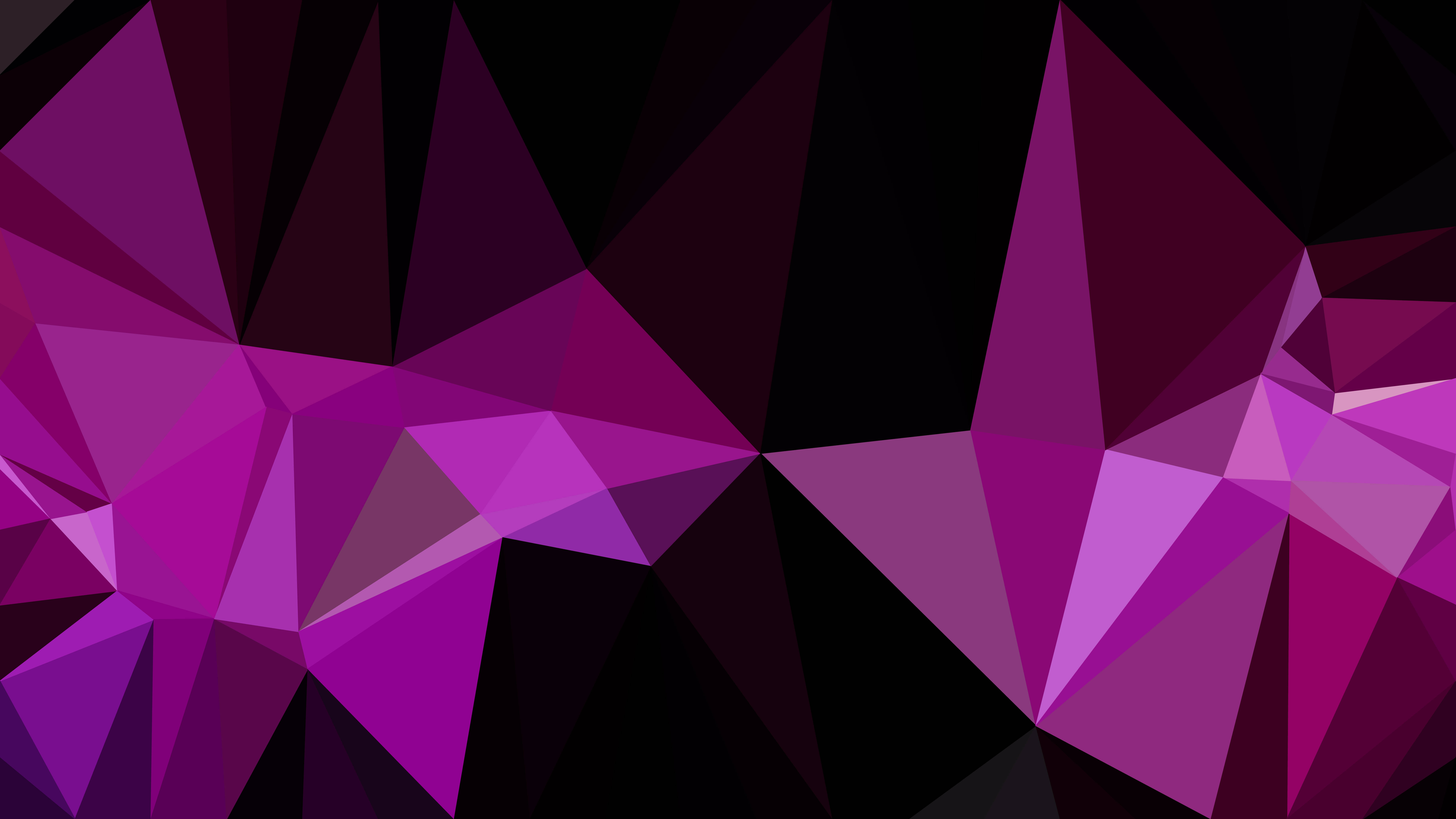 Violet 桌布 壁紙 — 充滿活力的紫色幾何三角形在深黑色背景上形成動態的低多邊形圖案。