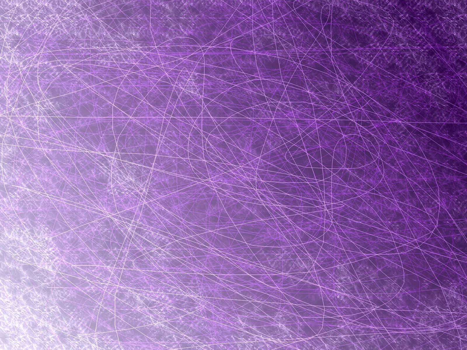 Purple Texture 桌布 壁紙 — 充滿活力的紫色抽象背景，發光的白色線條在紋理表面上以混亂的圖案旋轉。