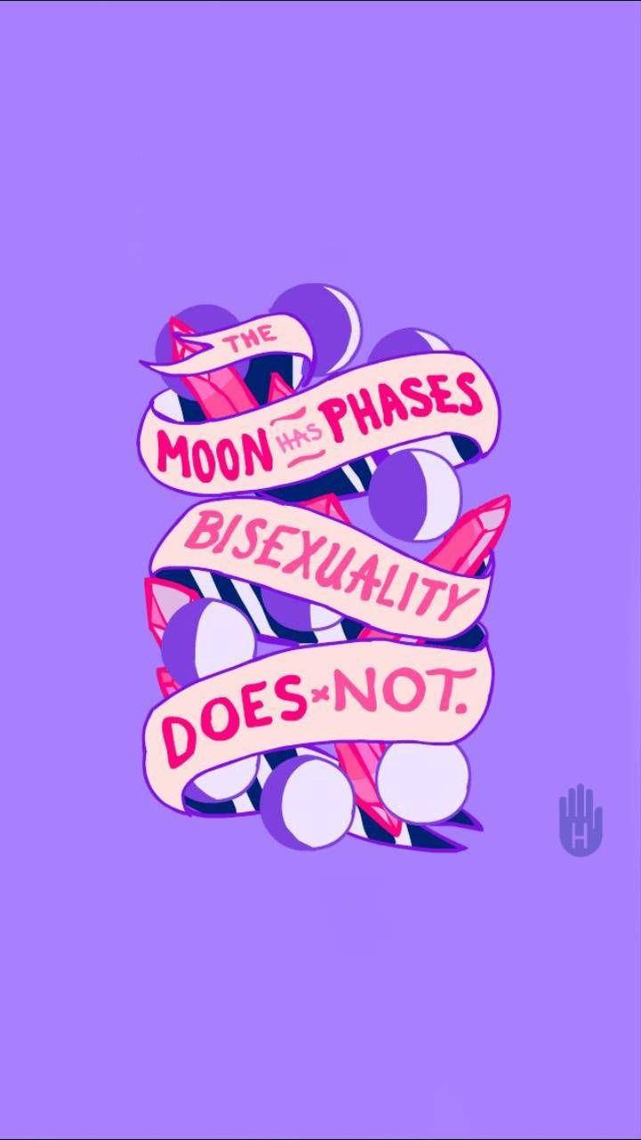 Bisexual Aesthetic 桌布 壁紙 — 充滿活力的紫色背景，以粉紅色和白色文字及幾何形狀的風格化絲帶拼出「The Moon Has Phases Bisexuality Does Not」。
