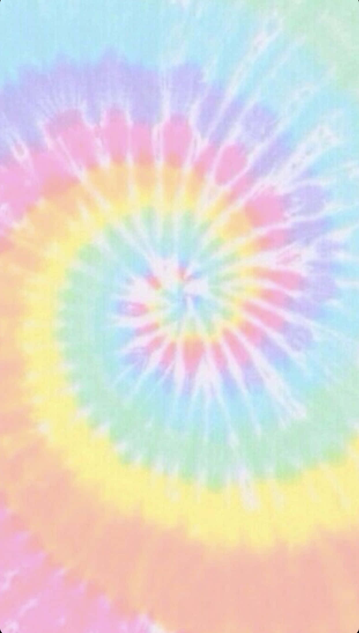 Pretty Tie Dye 桌布 壁紙 — 充滿活力的紮染螺旋從中心點向外輻射，柔和粉彩彩虹色調融合成漸變效果。