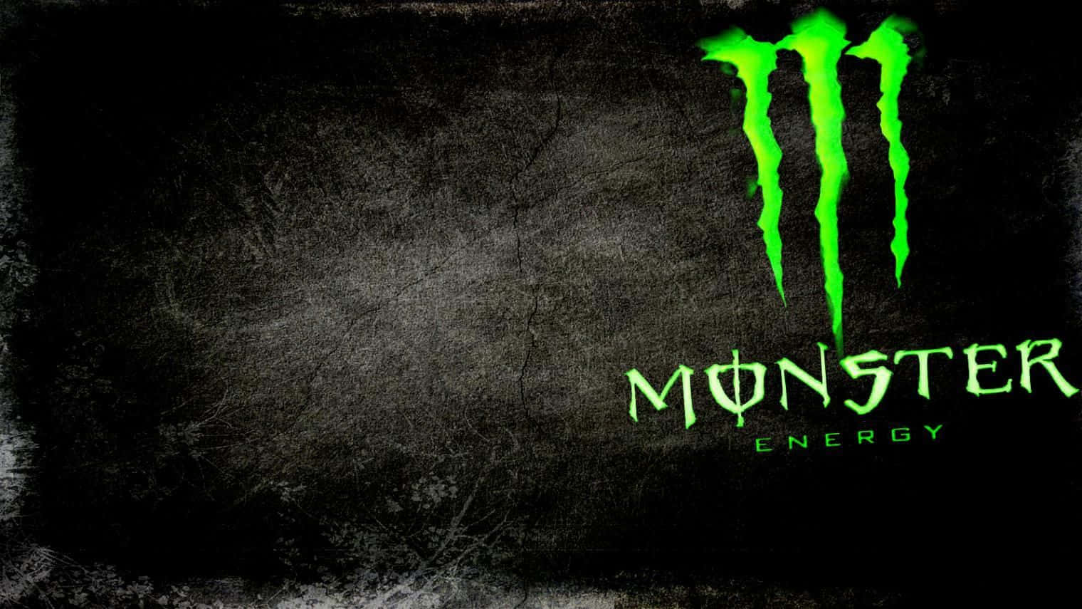 怪物 桌布 壁紙 — 充滿活力的綠色Monster Energy標誌在粗糙的深色紋理背景上發光。