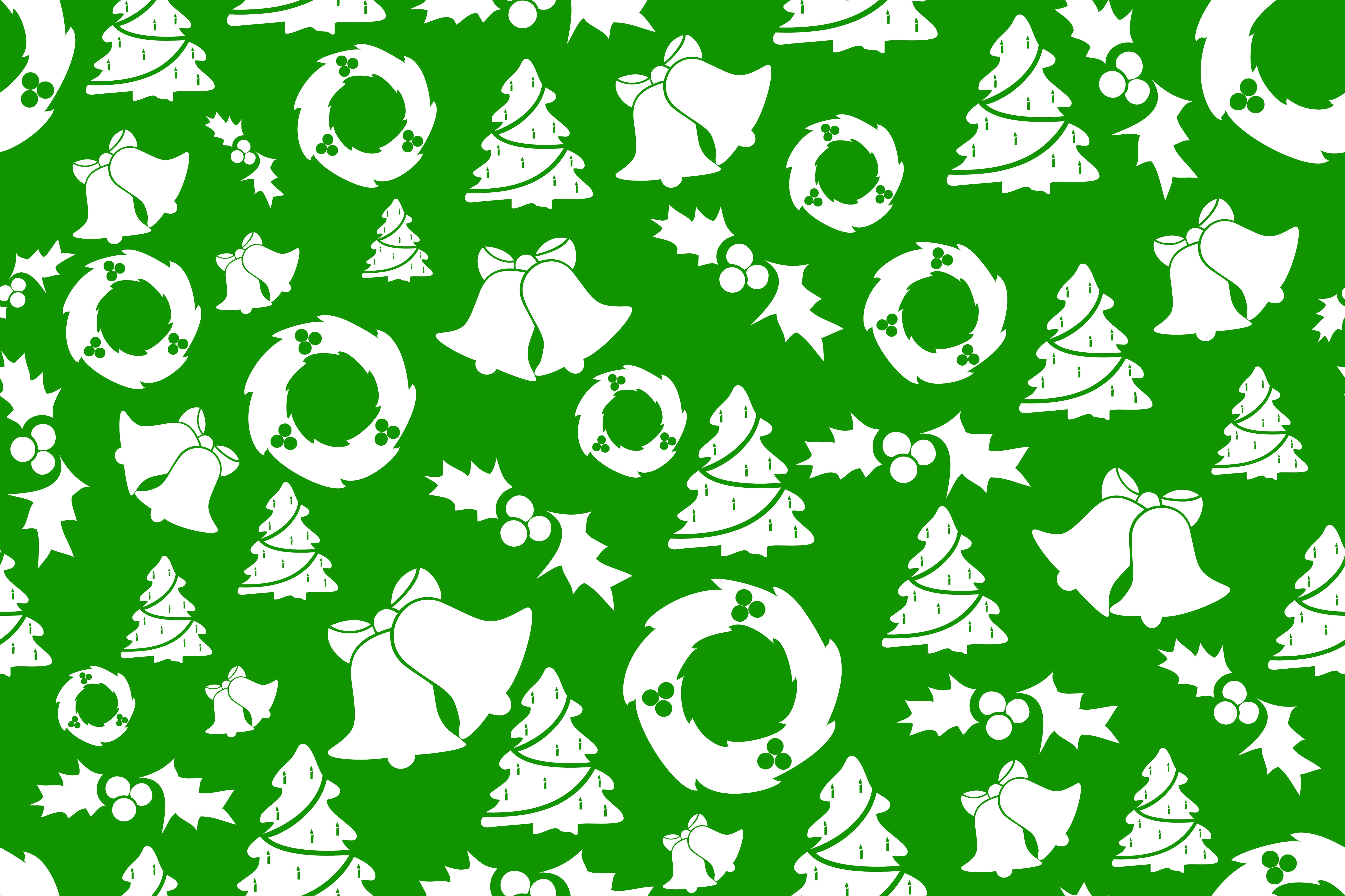 Dark Christmas 桌布 壁紙 — 充滿活力的綠色壁紙圖案，以白色聖誕鈴鐺、花環、樹木和冬青葉重複的節日設計。