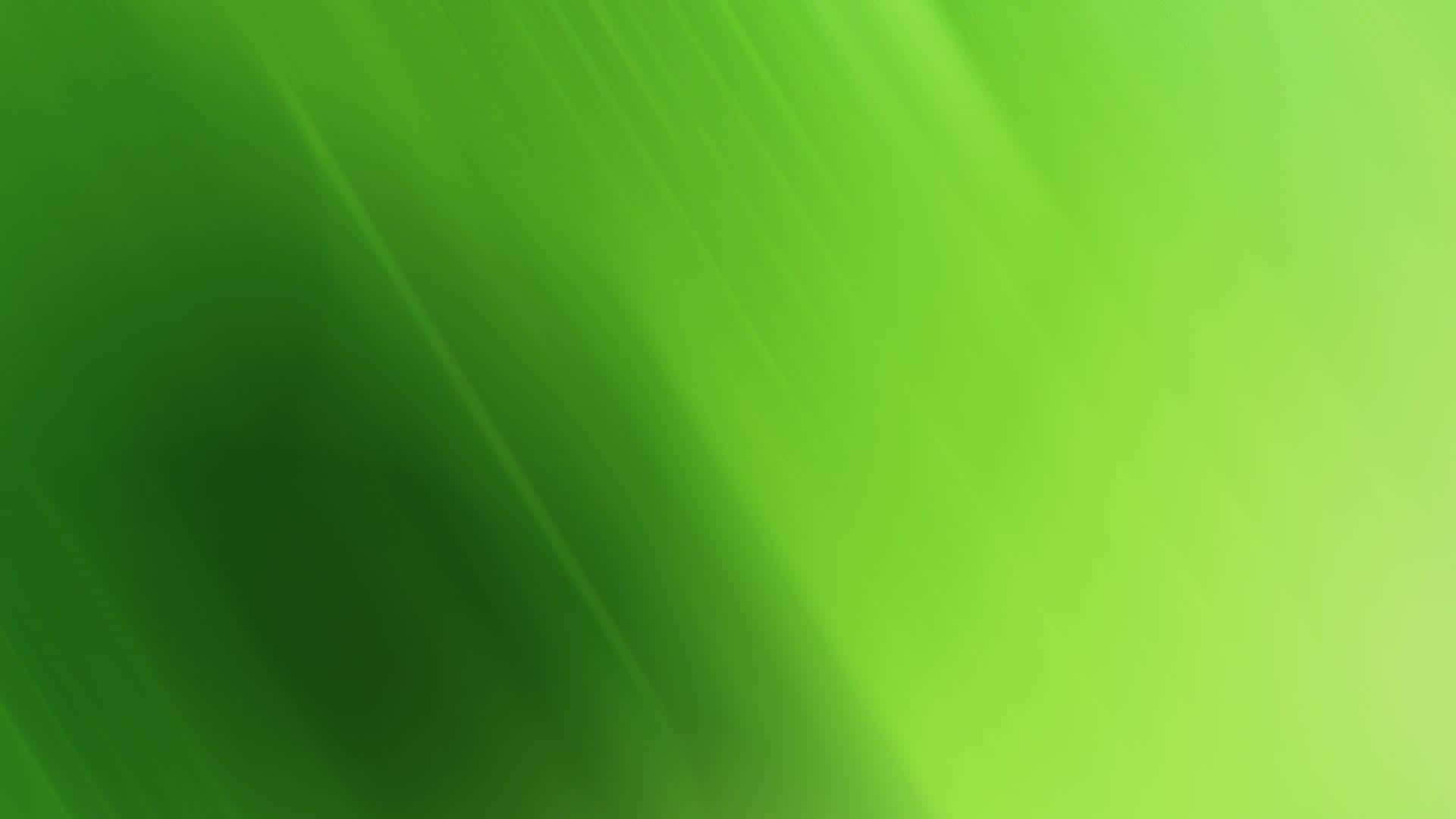 Hijau 桌布 壁紙 — 充滿活力的綠色漸變，帶有柔和的對角光線條紋，營造出平滑的抽象光芒。