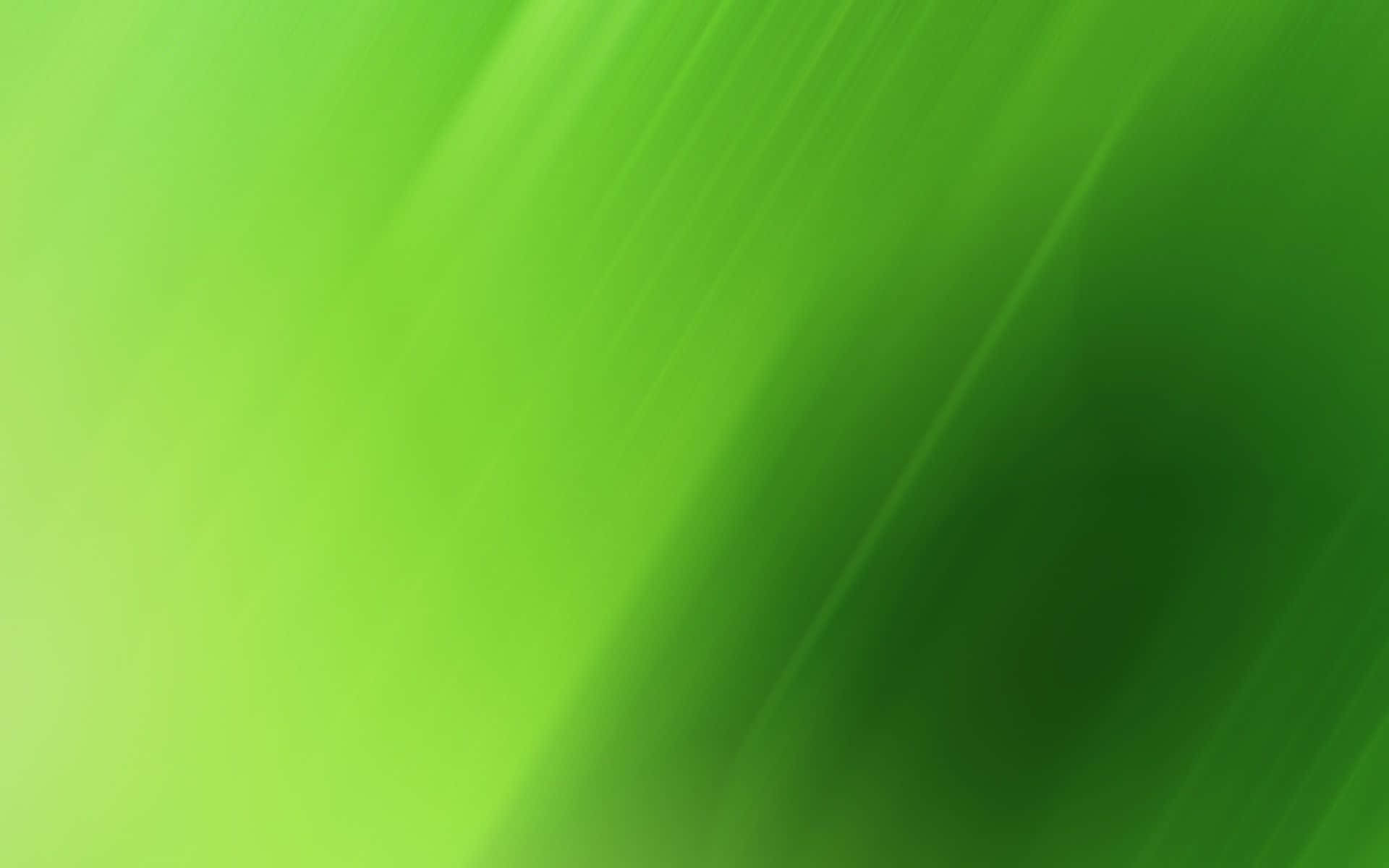 Green Gradient 桌布 壁紙 — 充滿活力的綠色漸變抽象背景，帶有柔和的對角光線條紋和流暢的模糊過渡。