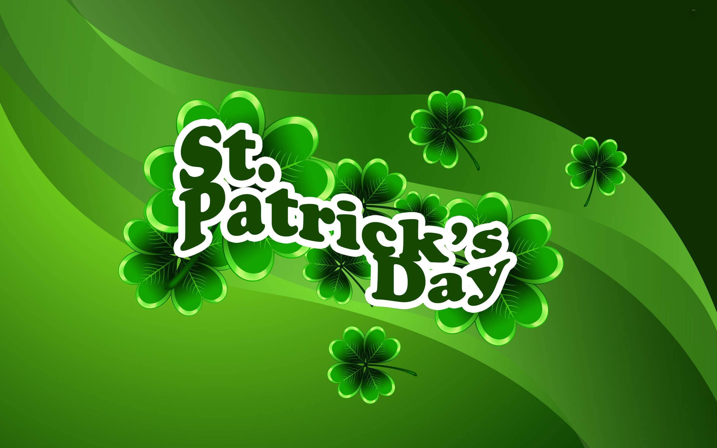 St Patrick's Day 桌布 壁紙 — 充滿活力的綠色聖派翠克節文字，被三葉草環繞，背景為漸層色。